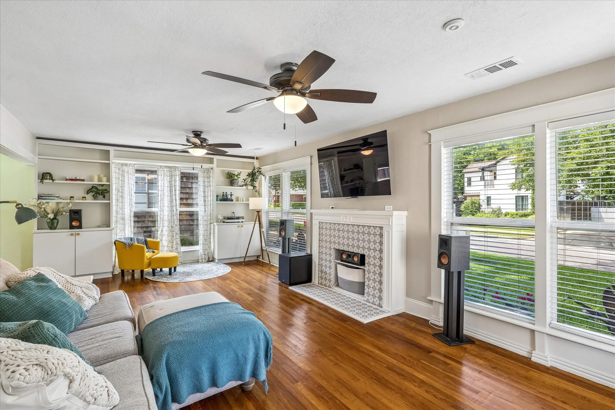 Single Family Residence For Sale in Tarrant County , 3821 W 5th Street, Fort Worth, Texas 76107, 2 Bedroom, 1 Bathroom, Garage spaces, 1,712 Sqft, built in 1930, mls#21284736, Real Estate Agent in Fort Worth, Homes For Sale in Tarrant county, Homes For Sale in Fort Worth, Realtor in Fort Worth Texas, Real Estate Brokerage Independent Realty Texas, Luminita Cordes Realtor