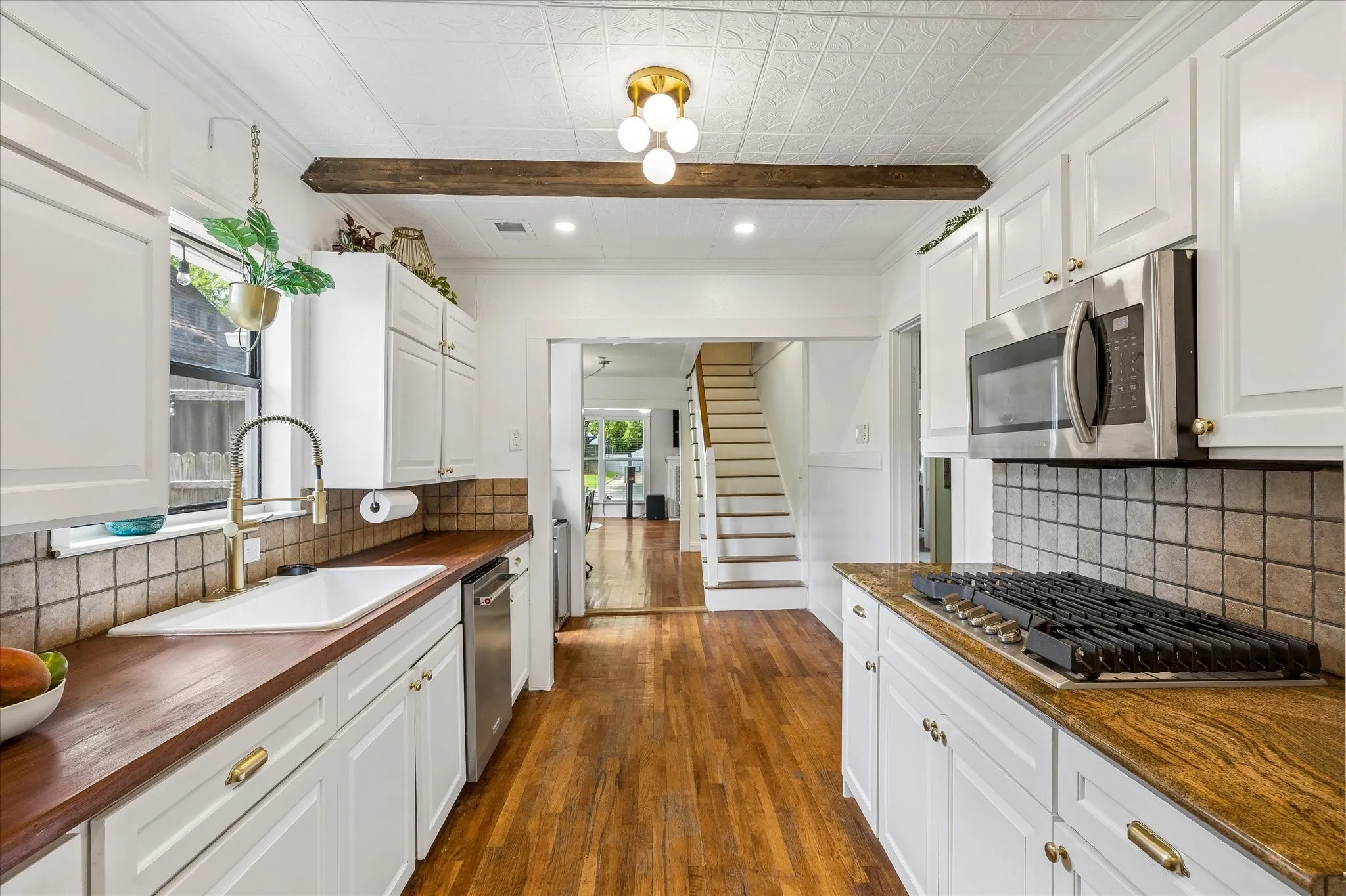 Single Family Residence For Sale in Tarrant County , 3821 W 5th Street, Fort Worth, Texas 76107, 2 Bedroom, 1 Bathroom, Garage spaces, 1,712 Sqft, built in 1930, mls#21284736, Real Estate Agent in Fort Worth, Homes For Sale in Tarrant county, Homes For Sale in Fort Worth, Realtor in Fort Worth Texas, Real Estate Brokerage Independent Realty Texas, Luminita Cordes Realtor