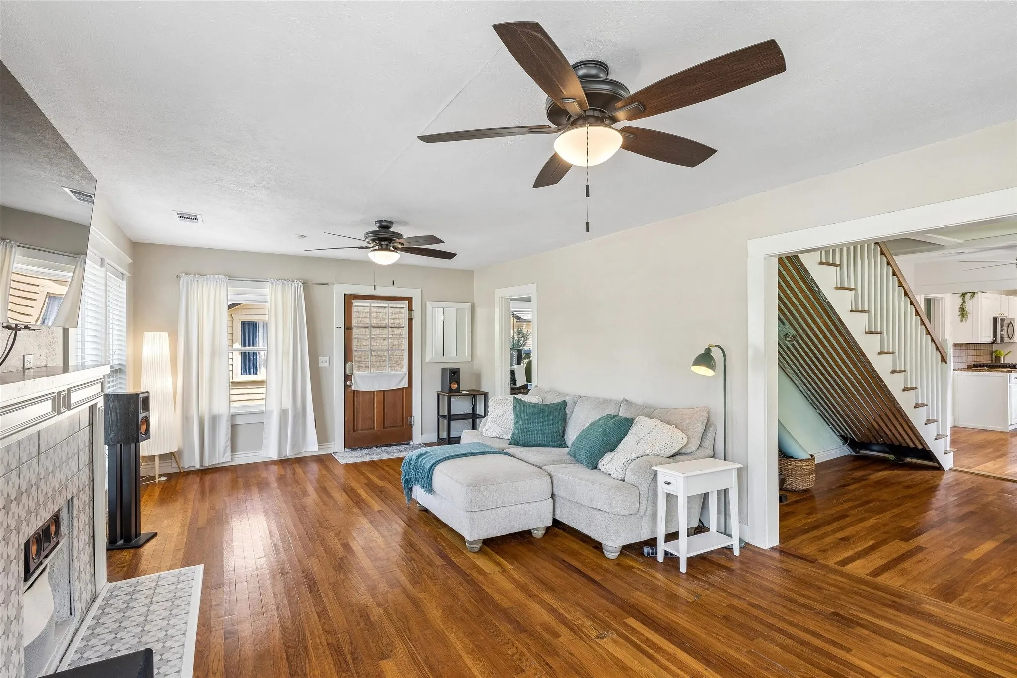 Single Family Residence For Sale in Tarrant County , 3821 W 5th Street, Fort Worth, Texas 76107, 2 Bedroom, 1 Bathroom, Garage spaces, 1,712 Sqft, built in 1930, mls#21284736, Real Estate Agent in Fort Worth, Homes For Sale in Tarrant county, Homes For Sale in Fort Worth, Realtor in Fort Worth Texas, Real Estate Brokerage Independent Realty Texas, Luminita Cordes Realtor