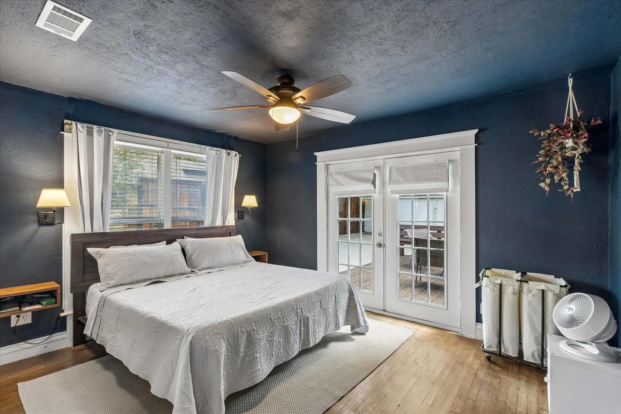 Single Family Residence For Sale in Tarrant County , 3821 W 5th Street, Fort Worth, Texas 76107, 2 Bedroom, 1 Bathroom, Garage spaces, 1,712 Sqft, built in 1930, mls#21284736, Real Estate Agent in Fort Worth, Homes For Sale in Tarrant county, Homes For Sale in Fort Worth, Realtor in Fort Worth Texas, Real Estate Brokerage Independent Realty Texas, Luminita Cordes Realtor