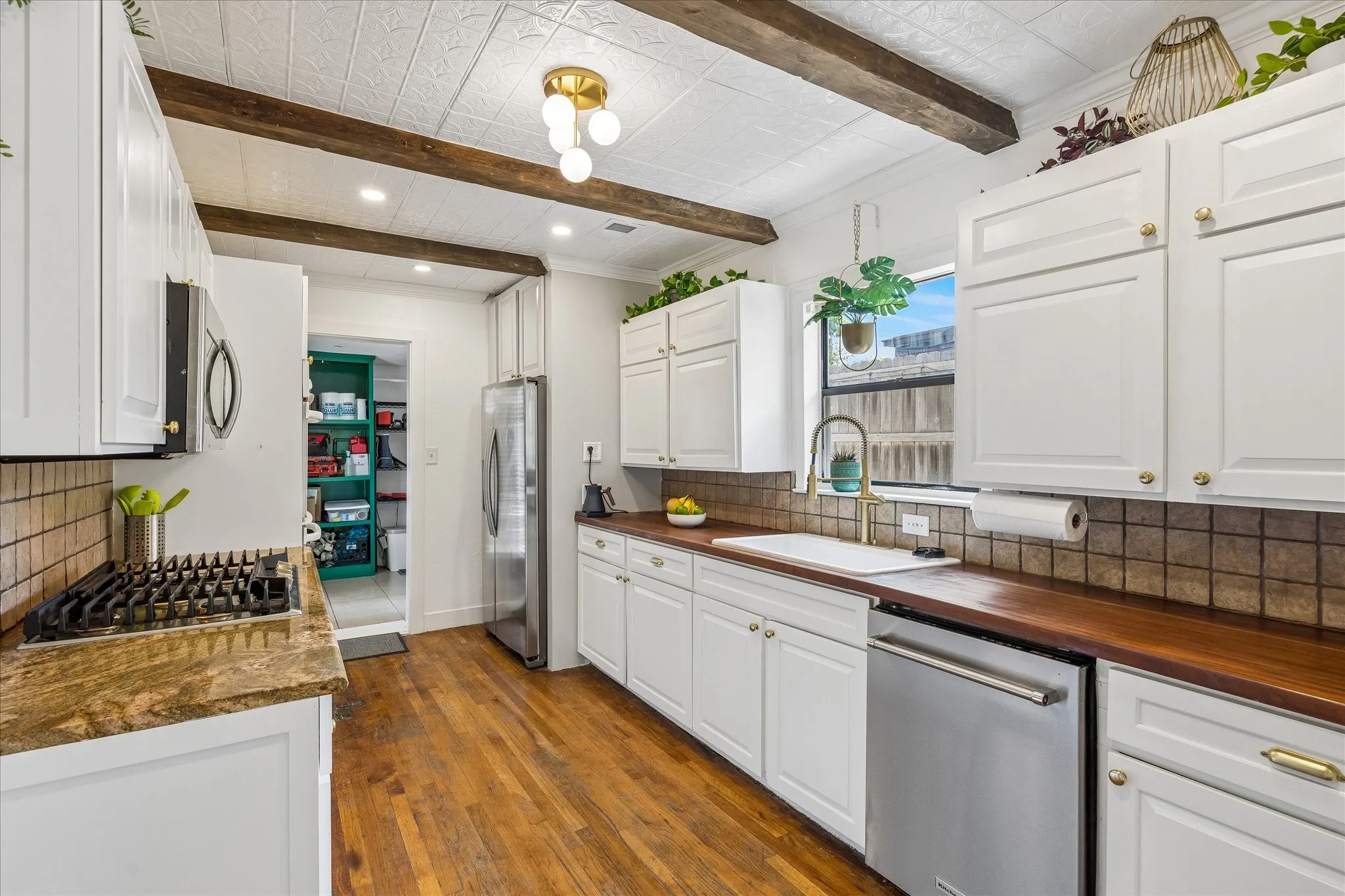 Single Family Residence For Sale in Tarrant County , 3821 W 5th Street, Fort Worth, Texas 76107, 2 Bedroom, 1 Bathroom, Garage spaces, 1,712 Sqft, built in 1930, mls#21284736, Real Estate Agent in Fort Worth, Homes For Sale in Tarrant county, Homes For Sale in Fort Worth, Realtor in Fort Worth Texas, Real Estate Brokerage Independent Realty Texas, Luminita Cordes Realtor