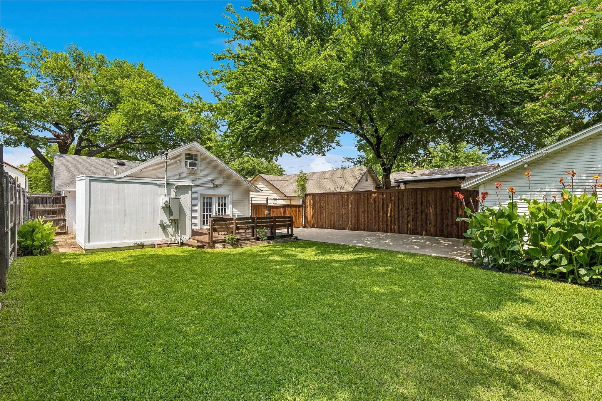 Single Family Residence For Sale in Tarrant County , 3821 W 5th Street, Fort Worth, Texas 76107, 2 Bedroom, 1 Bathroom, Garage spaces, 1,712 Sqft, built in 1930, mls#21284736, Real Estate Agent in Fort Worth, Homes For Sale in Tarrant county, Homes For Sale in Fort Worth, Realtor in Fort Worth Texas, Real Estate Brokerage Independent Realty Texas, Luminita Cordes Realtor