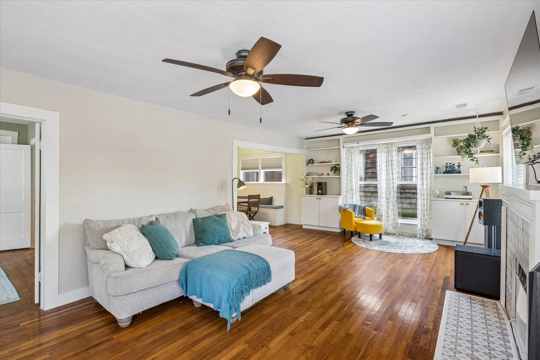 Single Family Residence For Sale in Tarrant County , 3821 W 5th Street, Fort Worth, Texas 76107, 2 Bedroom, 1 Bathroom, Garage spaces, 1,712 Sqft, built in 1930, mls#21284736, Real Estate Agent in Fort Worth, Homes For Sale in Tarrant county, Homes For Sale in Fort Worth, Realtor in Fort Worth Texas, Real Estate Brokerage Independent Realty Texas, Luminita Cordes Realtor