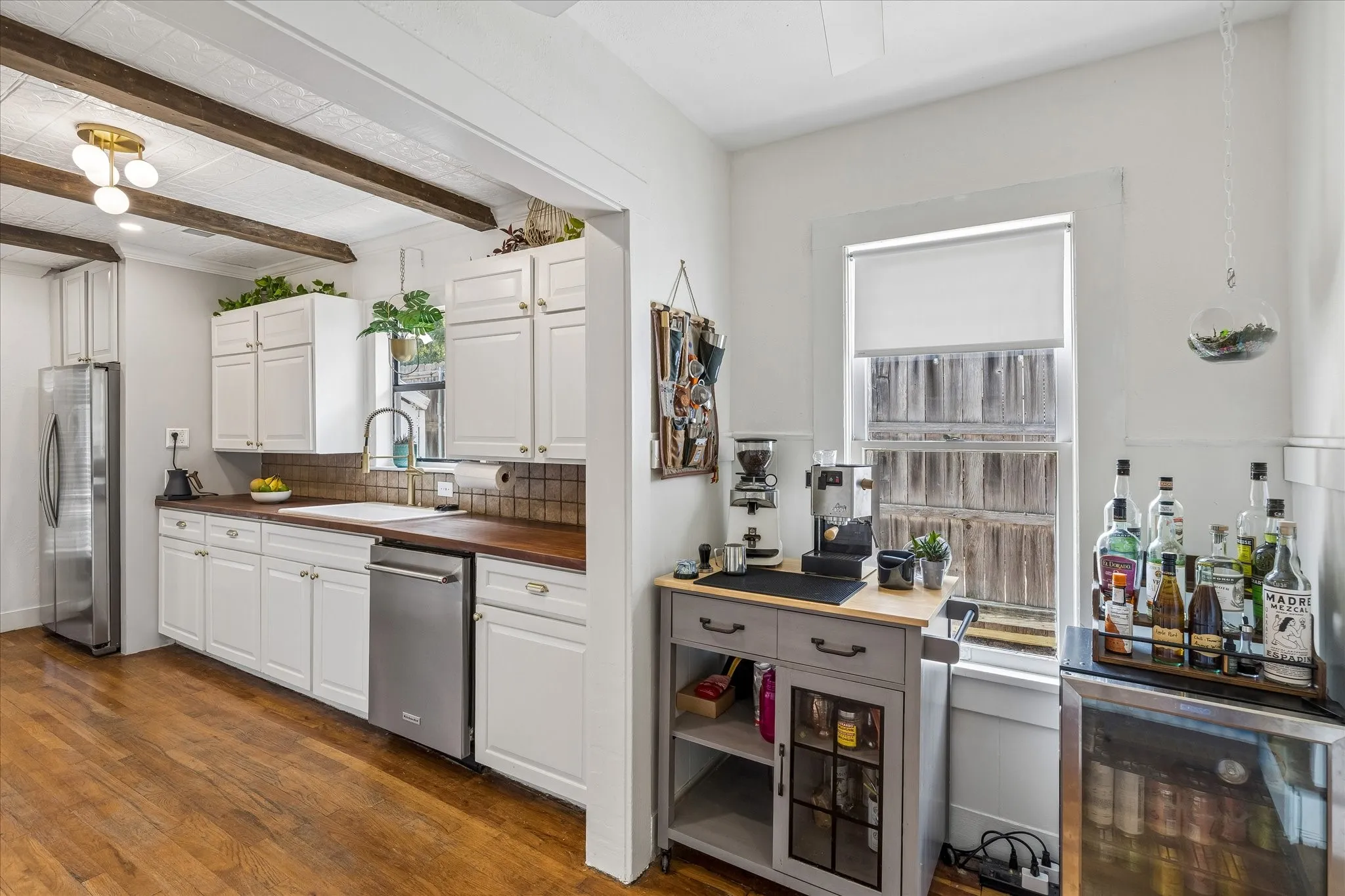 Single Family Residence For Sale in Tarrant County , 3821 W 5th Street, Fort Worth, Texas 76107, 2 Bedroom, 1 Bathroom, Garage spaces, 1,712 Sqft, built in 1930, mls#21284736, Real Estate Agent in Fort Worth, Homes For Sale in Tarrant county, Homes For Sale in Fort Worth, Realtor in Fort Worth Texas, Real Estate Brokerage Independent Realty Texas, Luminita Cordes Realtor