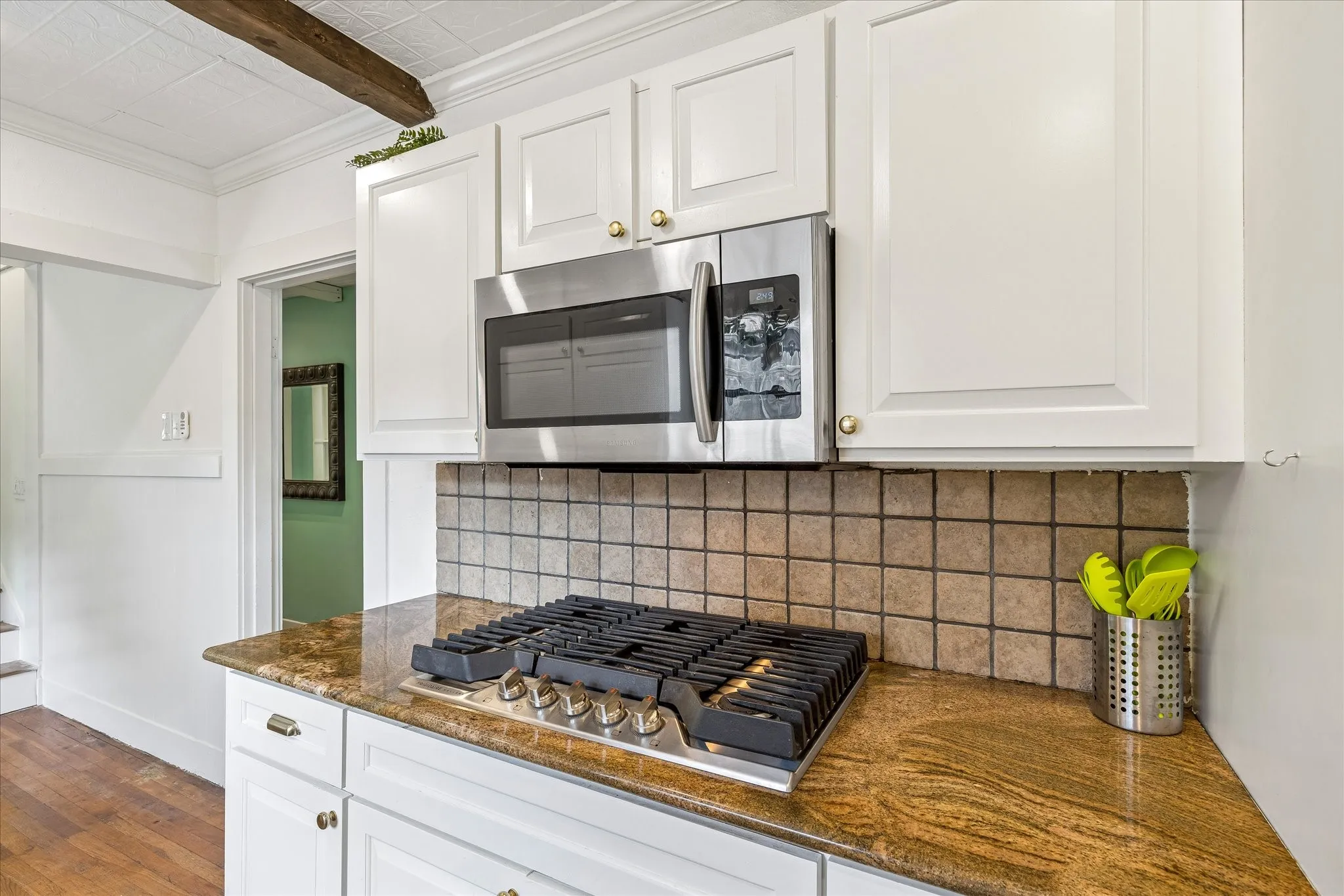 Single Family Residence For Sale in Tarrant County , 3821 W 5th Street, Fort Worth, Texas 76107, 2 Bedroom, 1 Bathroom, Garage spaces, 1,712 Sqft, built in 1930, mls#21284736, Real Estate Agent in Fort Worth, Homes For Sale in Tarrant county, Homes For Sale in Fort Worth, Realtor in Fort Worth Texas, Real Estate Brokerage Independent Realty Texas, Luminita Cordes Realtor
