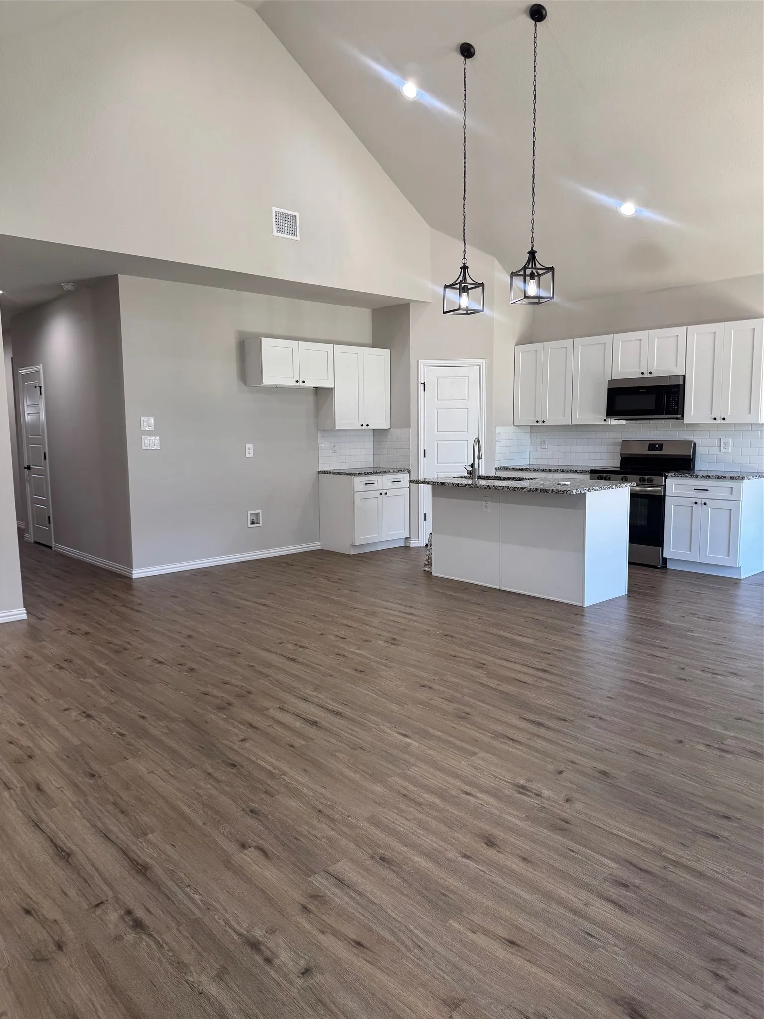 Single Family Residence For Sale in Tarrant County , 133 Magnolia Estates Street, Crowley, Texas 76036, 3 Bedroom, 2 Bathroom, 2 Garage spaces, 1,664 Sqft, built in 2024, mls#21286751, Real Estate Agent in Crowley, Homes For Sale in Tarrant county, Homes For Sale in Crowley, Realtor in Crowley Texas, Real Estate Brokerage Independent Realty Texas, Luminita Cordes Realtor