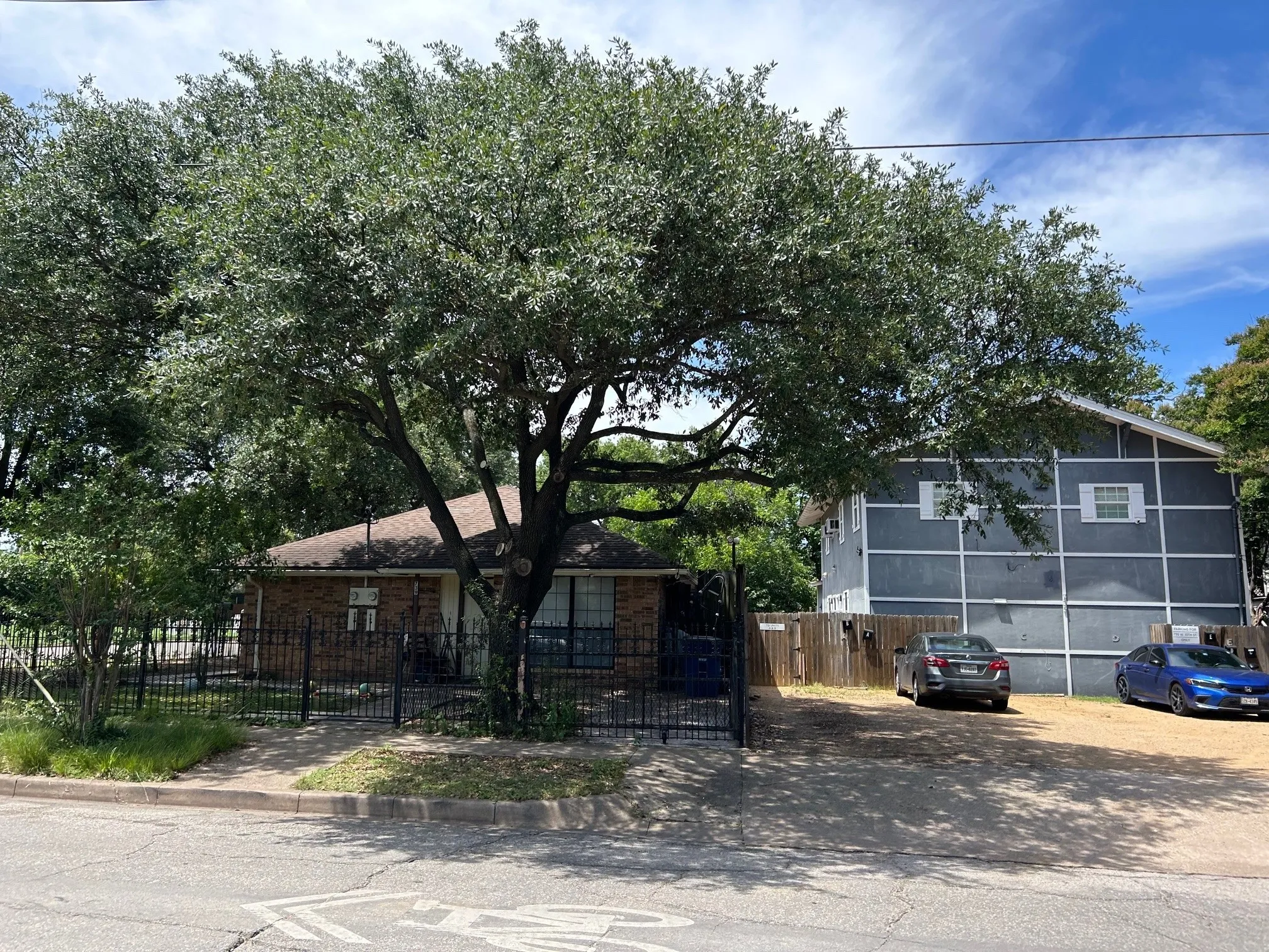 Duplex For Sale in Dallas County , 739 W 10th Street, Dallas, Texas 75208, 4 Bedroom, 2 Bathroom, Garage spaces, 0 Sqft, built in 1985, mls#21286758, Real Estate Agent in Dallas, Homes For Sale in Dallas county, Homes For Sale in Dallas, Realtor in Dallas Texas, Real Estate Brokerage Independent Realty Texas, Luminita Cordes Realtor