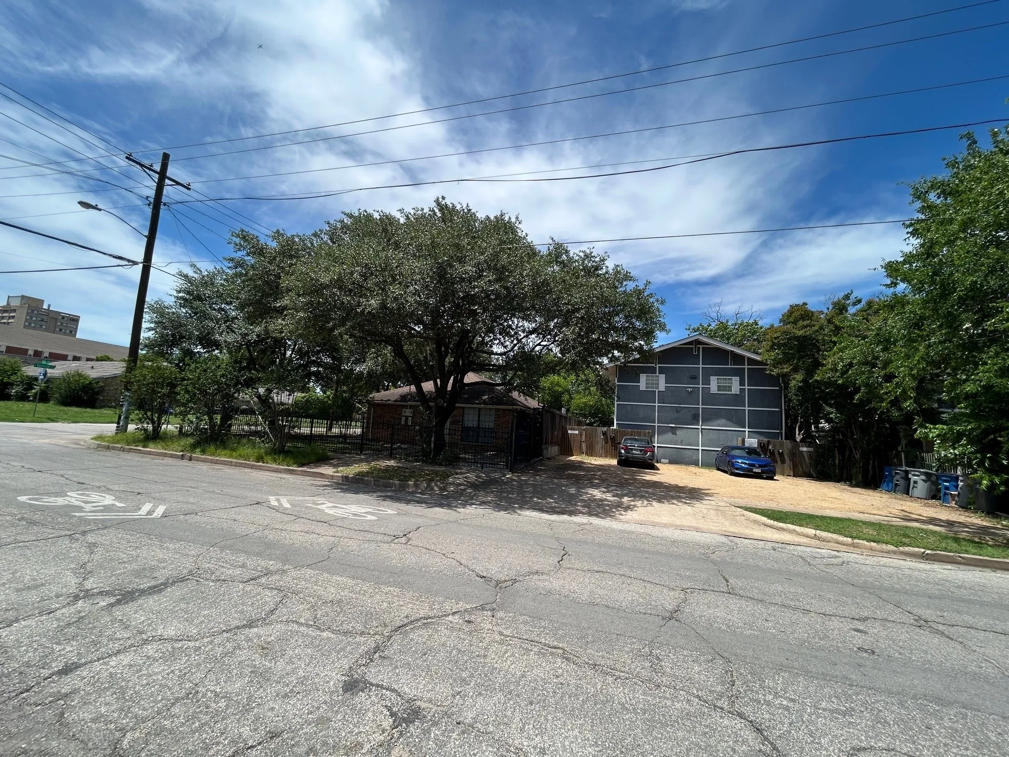 Duplex For Sale in Dallas County , 739 W 10th Street, Dallas, Texas 75208, 4 Bedroom, 2 Bathroom, Garage spaces, 0 Sqft, built in 1985, mls#21286758, Real Estate Agent in Dallas, Homes For Sale in Dallas county, Homes For Sale in Dallas, Realtor in Dallas Texas, Real Estate Brokerage Independent Realty Texas, Luminita Cordes Realtor