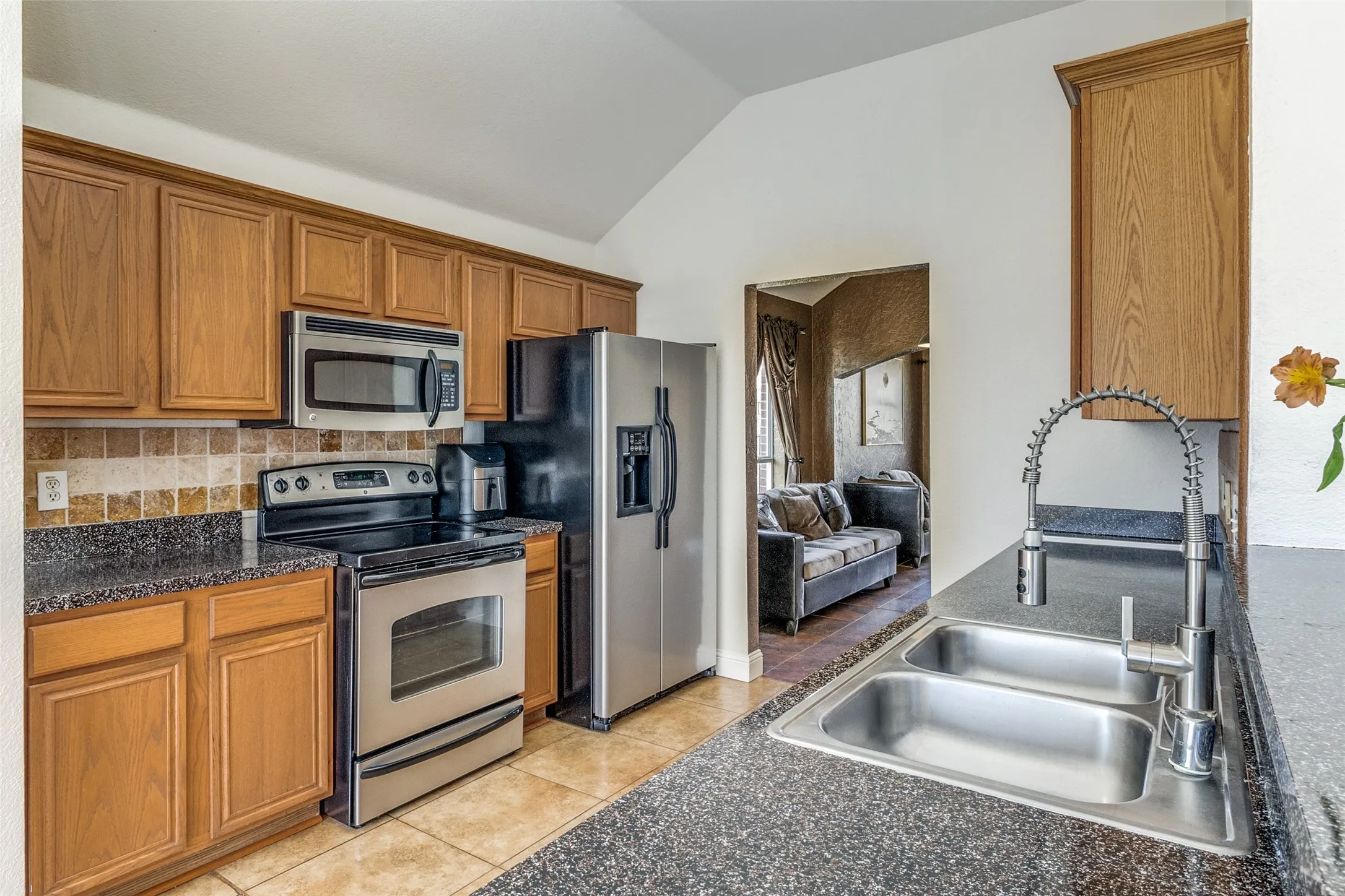 Single Family Residence For Sale in Dallas County , 4621 Saint Francis Avenue, Dallas, Texas 75227, 3 Bedroom, 2 Bathroom, 2 Garage spaces, 1,908 Sqft, built in 1999, mls#21286762, Real Estate Agent in Dallas, Homes For Sale in Dallas county, Homes For Sale in Dallas, Realtor in Dallas Texas, Real Estate Brokerage Independent Realty Texas, Luminita Cordes Realtor