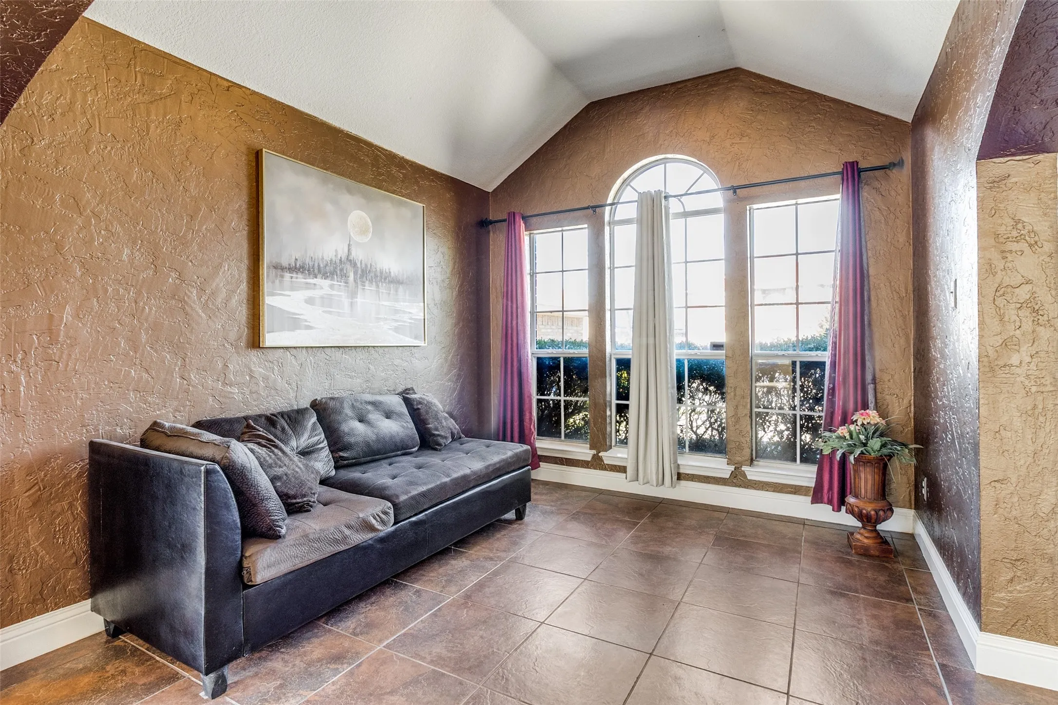 Single Family Residence For Sale in Dallas County , 4621 Saint Francis Avenue, Dallas, Texas 75227, 3 Bedroom, 2 Bathroom, 2 Garage spaces, 1,908 Sqft, built in 1999, mls#21286762, Real Estate Agent in Dallas, Homes For Sale in Dallas county, Homes For Sale in Dallas, Realtor in Dallas Texas, Real Estate Brokerage Independent Realty Texas, Luminita Cordes Realtor