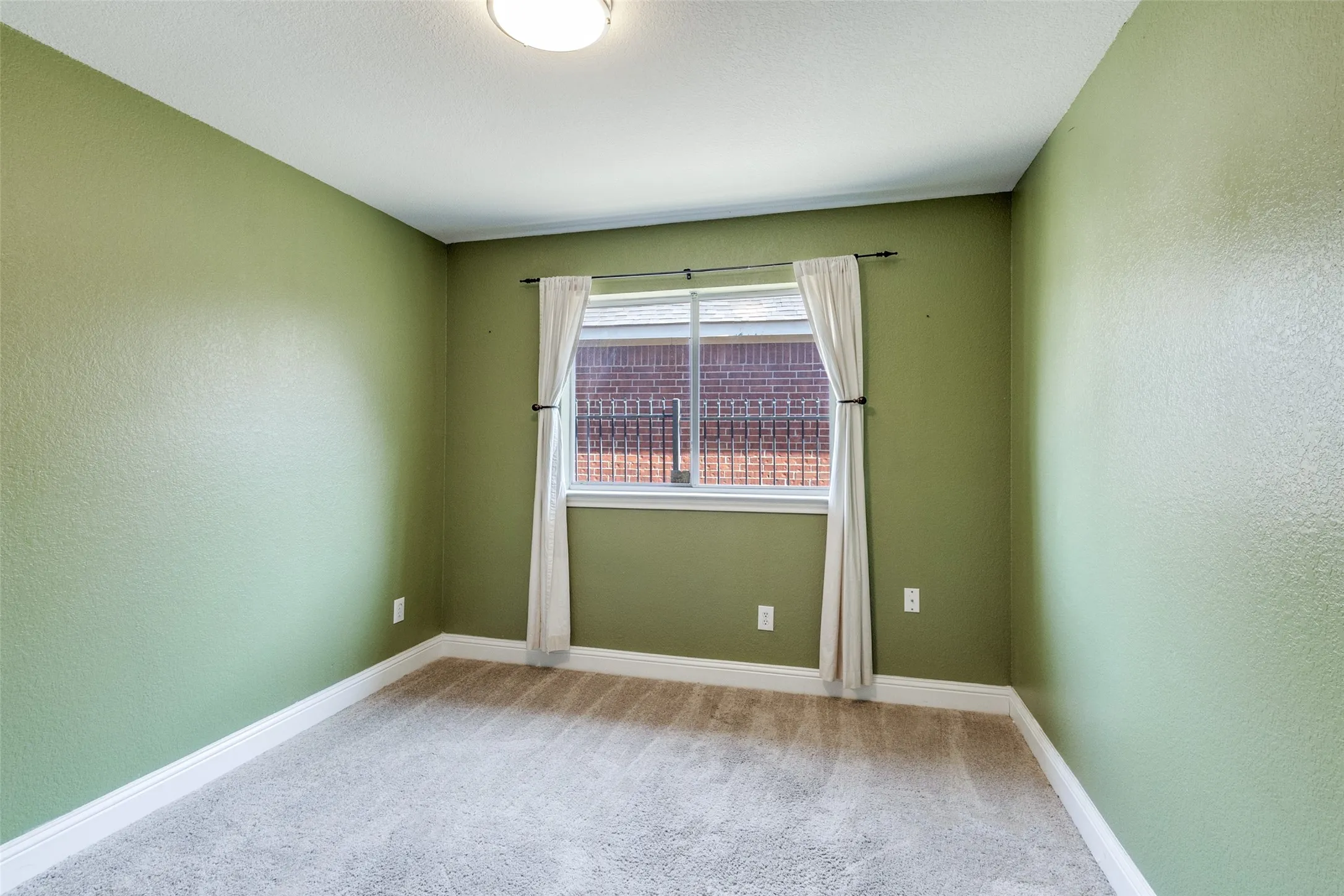 Single Family Residence For Sale in Dallas County , 4621 Saint Francis Avenue, Dallas, Texas 75227, 3 Bedroom, 2 Bathroom, 2 Garage spaces, 1,908 Sqft, built in 1999, mls#21286762, Real Estate Agent in Dallas, Homes For Sale in Dallas county, Homes For Sale in Dallas, Realtor in Dallas Texas, Real Estate Brokerage Independent Realty Texas, Luminita Cordes Realtor
