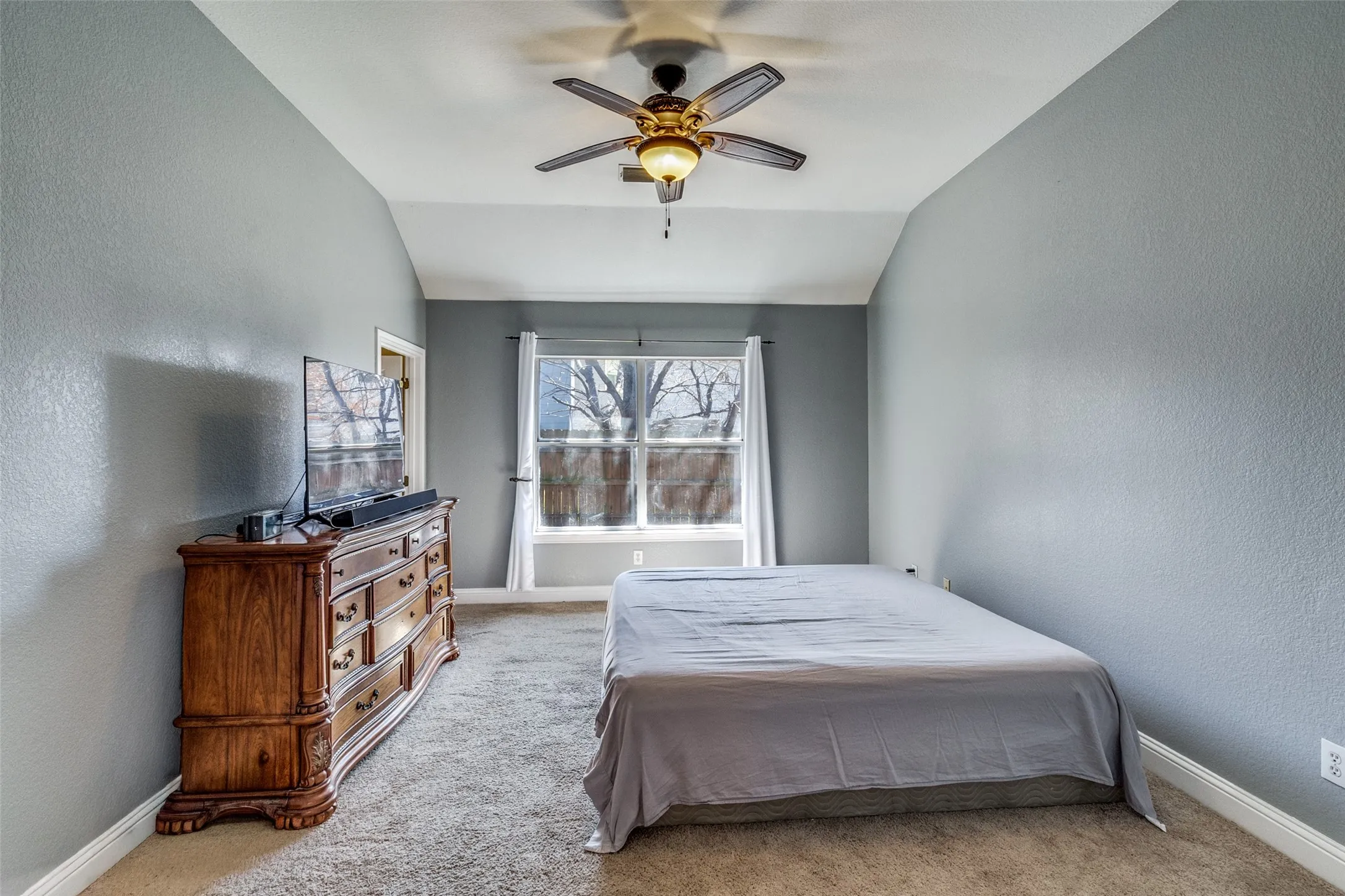 Single Family Residence For Sale in Dallas County , 4621 Saint Francis Avenue, Dallas, Texas 75227, 3 Bedroom, 2 Bathroom, 2 Garage spaces, 1,908 Sqft, built in 1999, mls#21286762, Real Estate Agent in Dallas, Homes For Sale in Dallas county, Homes For Sale in Dallas, Realtor in Dallas Texas, Real Estate Brokerage Independent Realty Texas, Luminita Cordes Realtor