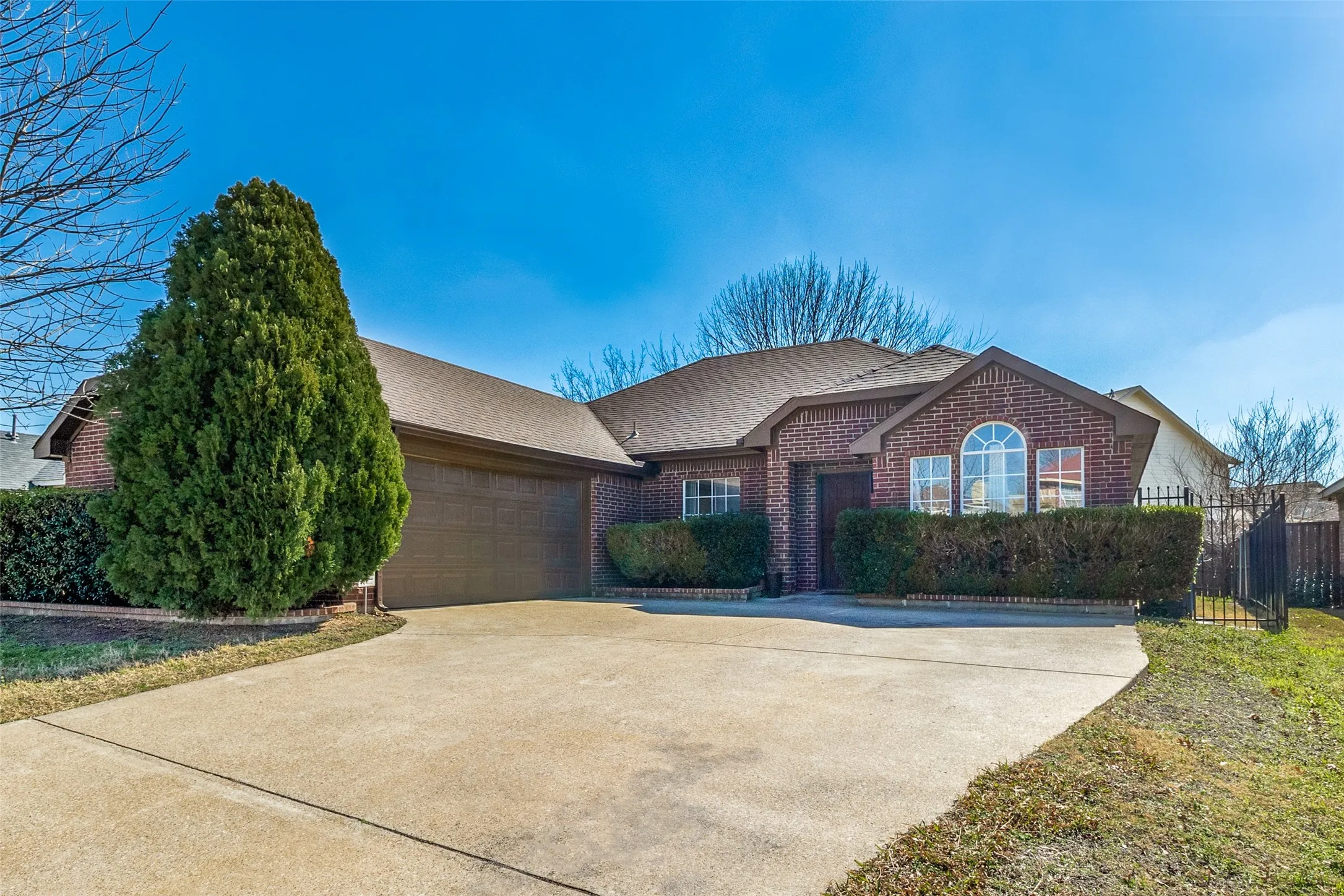 Single Family Residence For Sale in Dallas County , 4621 Saint Francis Avenue, Dallas, Texas 75227, 3 Bedroom, 2 Bathroom, 2 Garage spaces, 1,908 Sqft, built in 1999, mls#21286762, Real Estate Agent in Dallas, Homes For Sale in Dallas county, Homes For Sale in Dallas, Realtor in Dallas Texas, Real Estate Brokerage Independent Realty Texas, Luminita Cordes Realtor