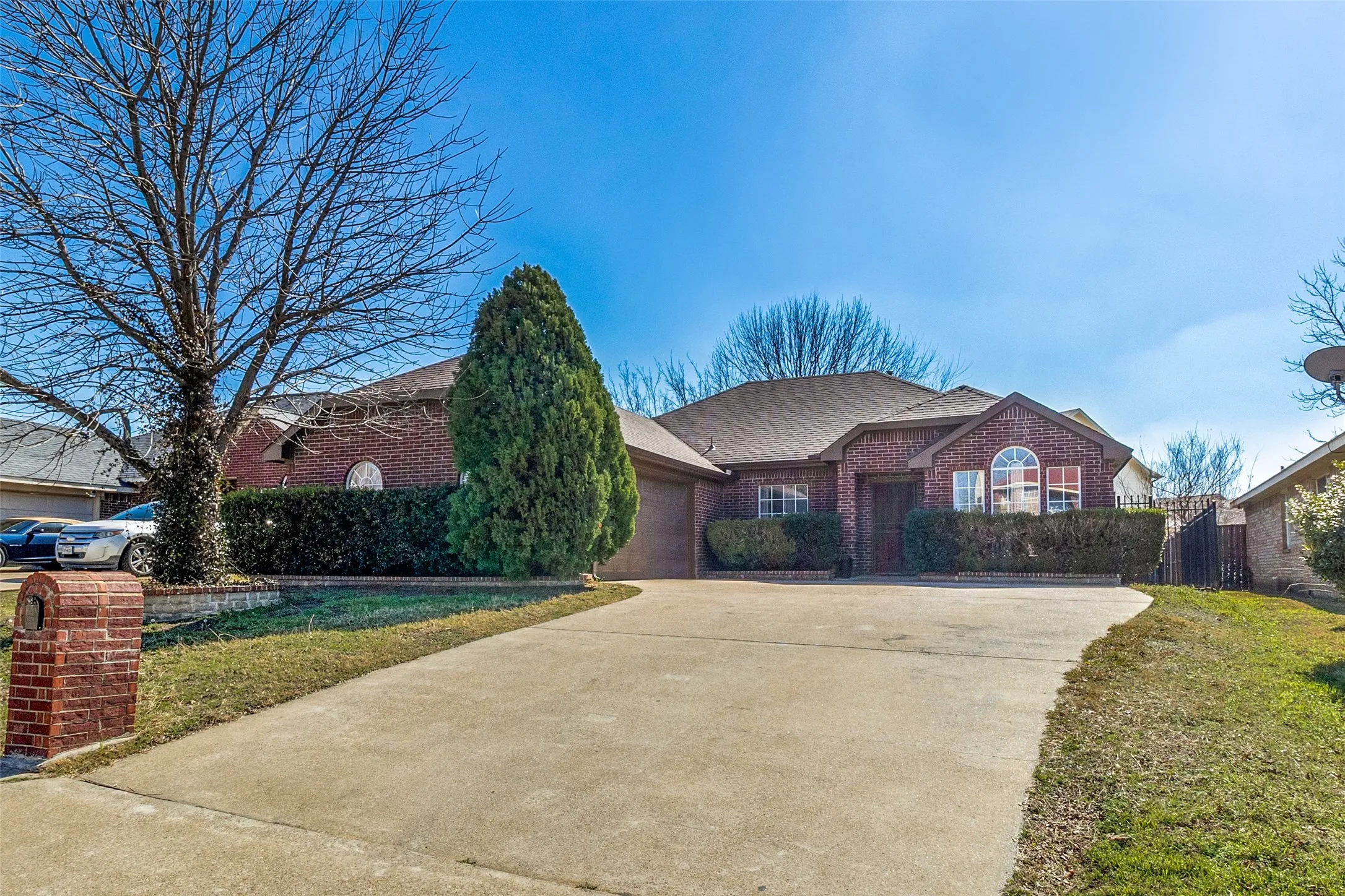 Single Family Residence For Sale in Dallas County , 4621 Saint Francis Avenue, Dallas, Texas 75227, 3 Bedroom, 2 Bathroom, 2 Garage spaces, 1,908 Sqft, built in 1999, mls#21286762, Real Estate Agent in Dallas, Homes For Sale in Dallas county, Homes For Sale in Dallas, Realtor in Dallas Texas, Real Estate Brokerage Independent Realty Texas, Luminita Cordes Realtor