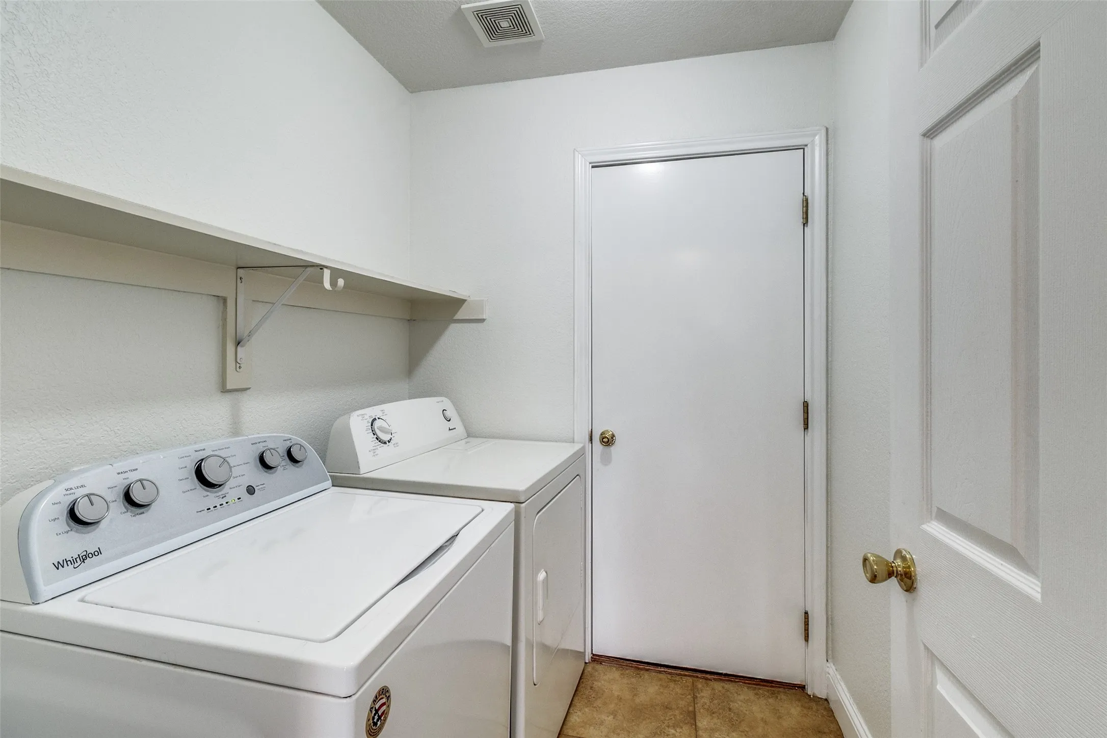Single Family Residence For Sale in Dallas County , 4621 Saint Francis Avenue, Dallas, Texas 75227, 3 Bedroom, 2 Bathroom, 2 Garage spaces, 1,908 Sqft, built in 1999, mls#21286762, Real Estate Agent in Dallas, Homes For Sale in Dallas county, Homes For Sale in Dallas, Realtor in Dallas Texas, Real Estate Brokerage Independent Realty Texas, Luminita Cordes Realtor