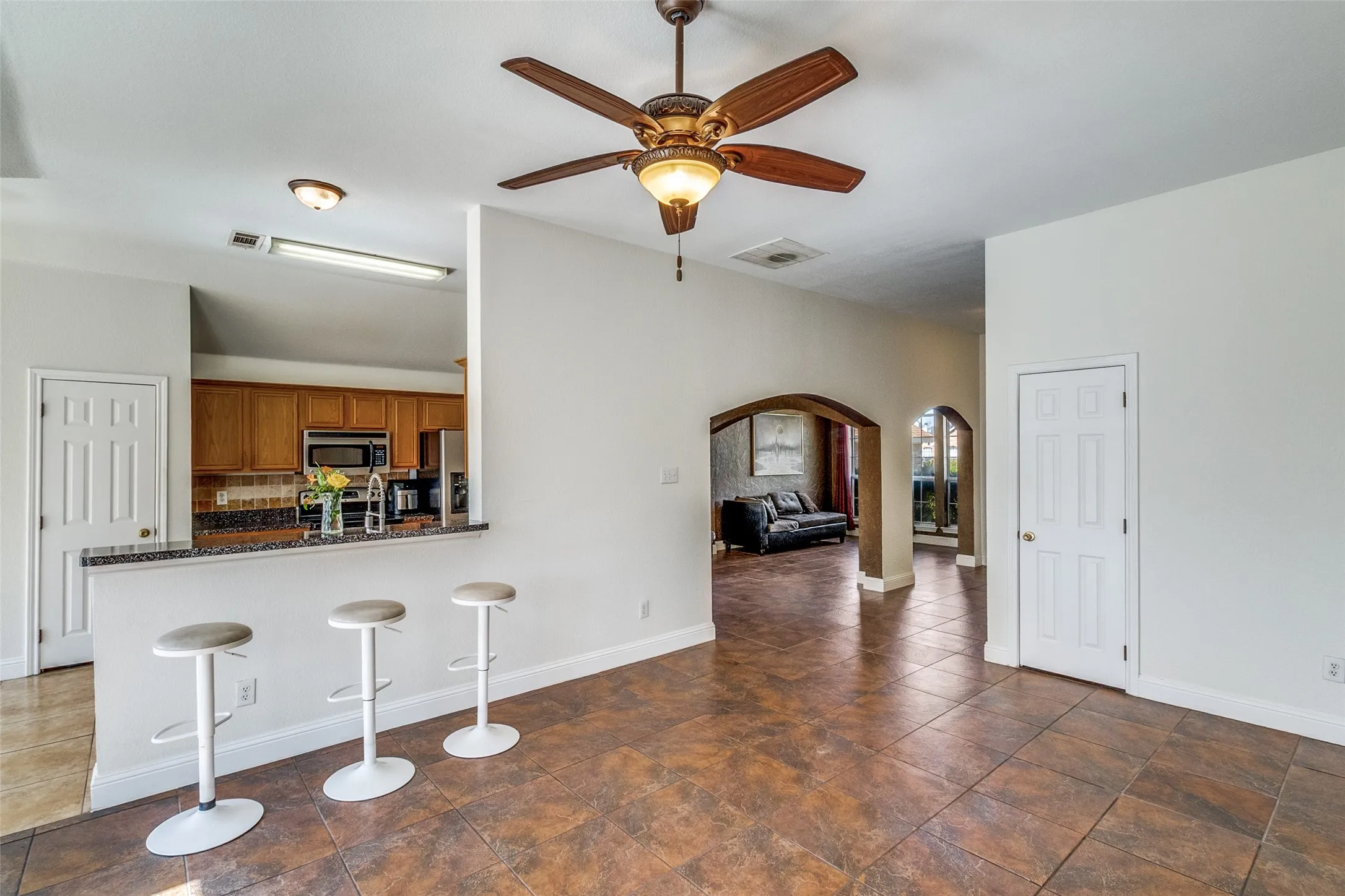 Single Family Residence For Sale in Dallas County , 4621 Saint Francis Avenue, Dallas, Texas 75227, 3 Bedroom, 2 Bathroom, 2 Garage spaces, 1,908 Sqft, built in 1999, mls#21286762, Real Estate Agent in Dallas, Homes For Sale in Dallas county, Homes For Sale in Dallas, Realtor in Dallas Texas, Real Estate Brokerage Independent Realty Texas, Luminita Cordes Realtor