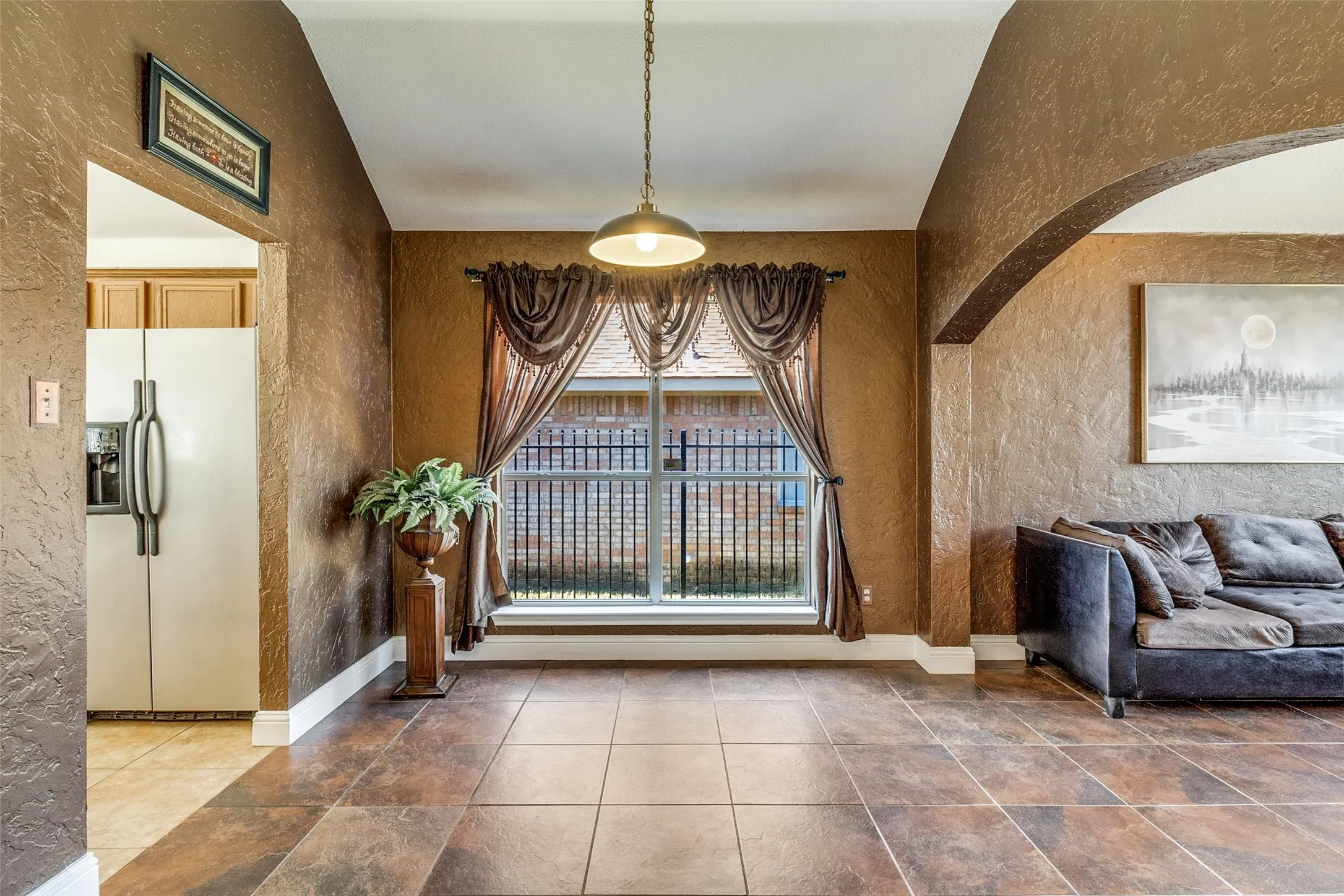 Single Family Residence For Sale in Dallas County , 4621 Saint Francis Avenue, Dallas, Texas 75227, 3 Bedroom, 2 Bathroom, 2 Garage spaces, 1,908 Sqft, built in 1999, mls#21286762, Real Estate Agent in Dallas, Homes For Sale in Dallas county, Homes For Sale in Dallas, Realtor in Dallas Texas, Real Estate Brokerage Independent Realty Texas, Luminita Cordes Realtor