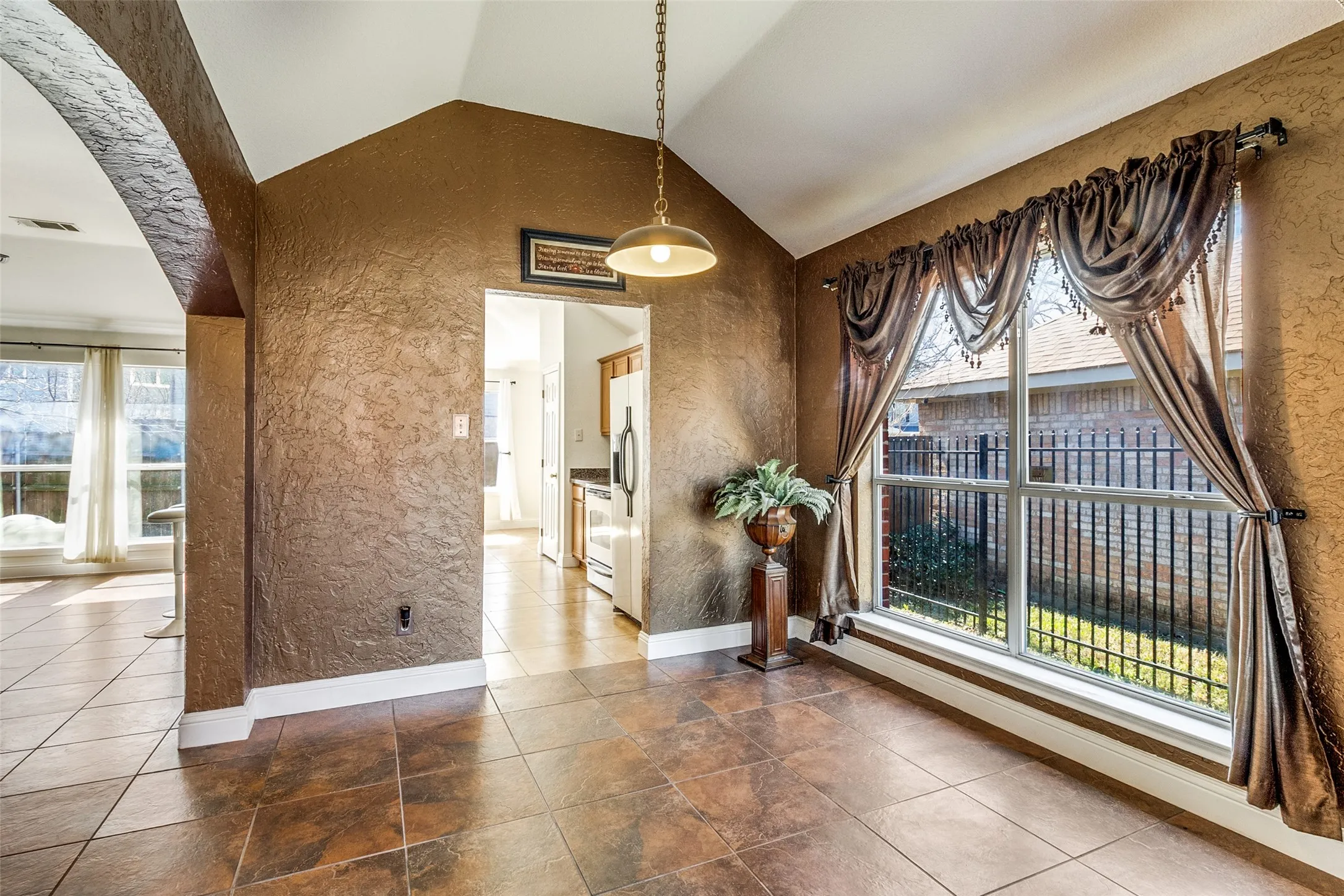 Single Family Residence For Sale in Dallas County , 4621 Saint Francis Avenue, Dallas, Texas 75227, 3 Bedroom, 2 Bathroom, 2 Garage spaces, 1,908 Sqft, built in 1999, mls#21286762, Real Estate Agent in Dallas, Homes For Sale in Dallas county, Homes For Sale in Dallas, Realtor in Dallas Texas, Real Estate Brokerage Independent Realty Texas, Luminita Cordes Realtor