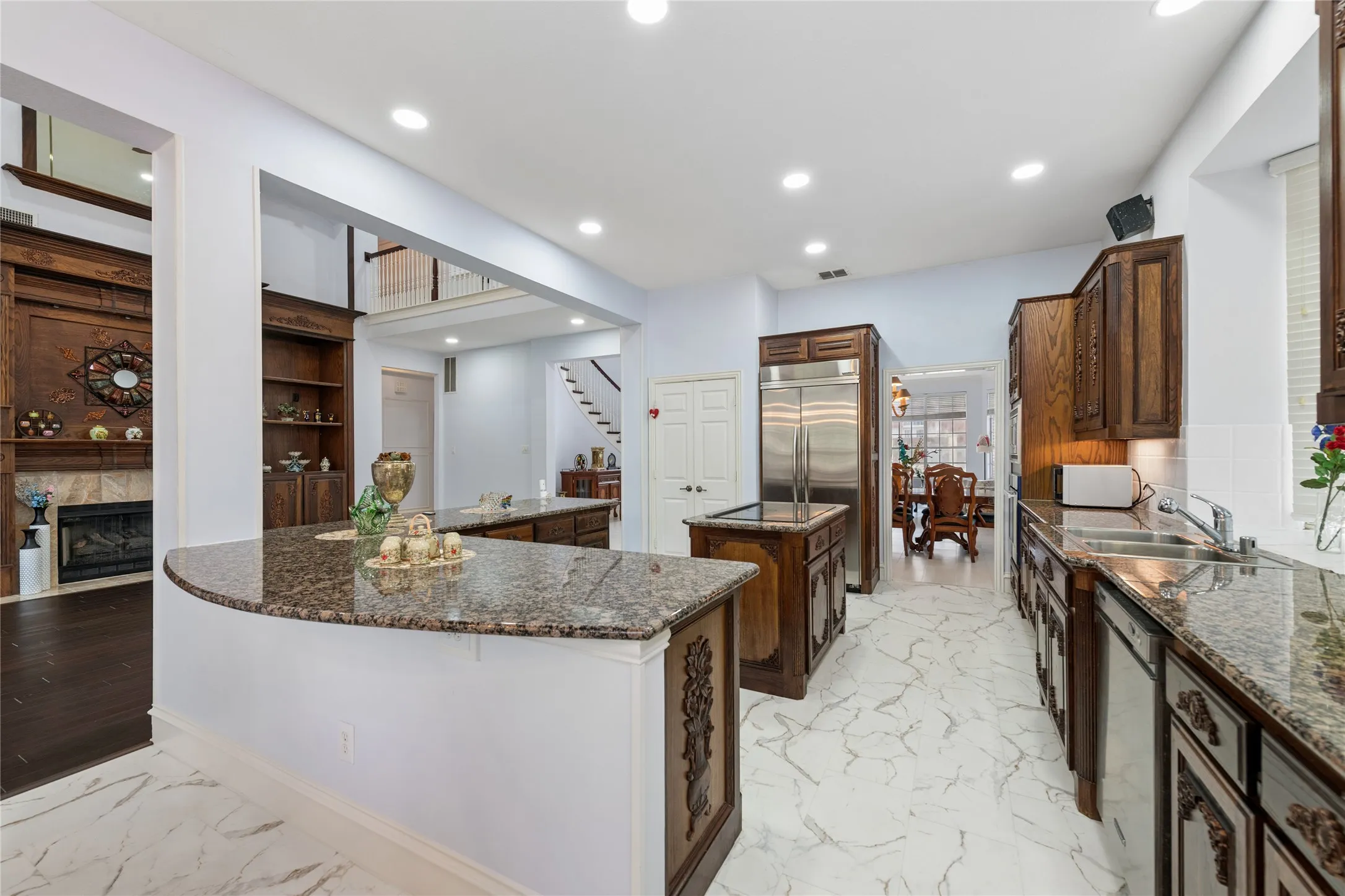 Single Family Residence For Sale in Denton County , 8680 Shady Shore Drive, Frisco, Texas 75036, 4 Bedrooms, 4 Bathrooms, 3 Garage spaces, 4,586 Sqft, built in 2000, Price $979,000, mls#21285942, Real Estate Agent in Frisco, Homes For Sale in Denton county, Homes For Sale in Frisco, Realtor in Frisco Texas, Real Estate Brokerage Independent Realty Texas, Luminita Cordes Realtor