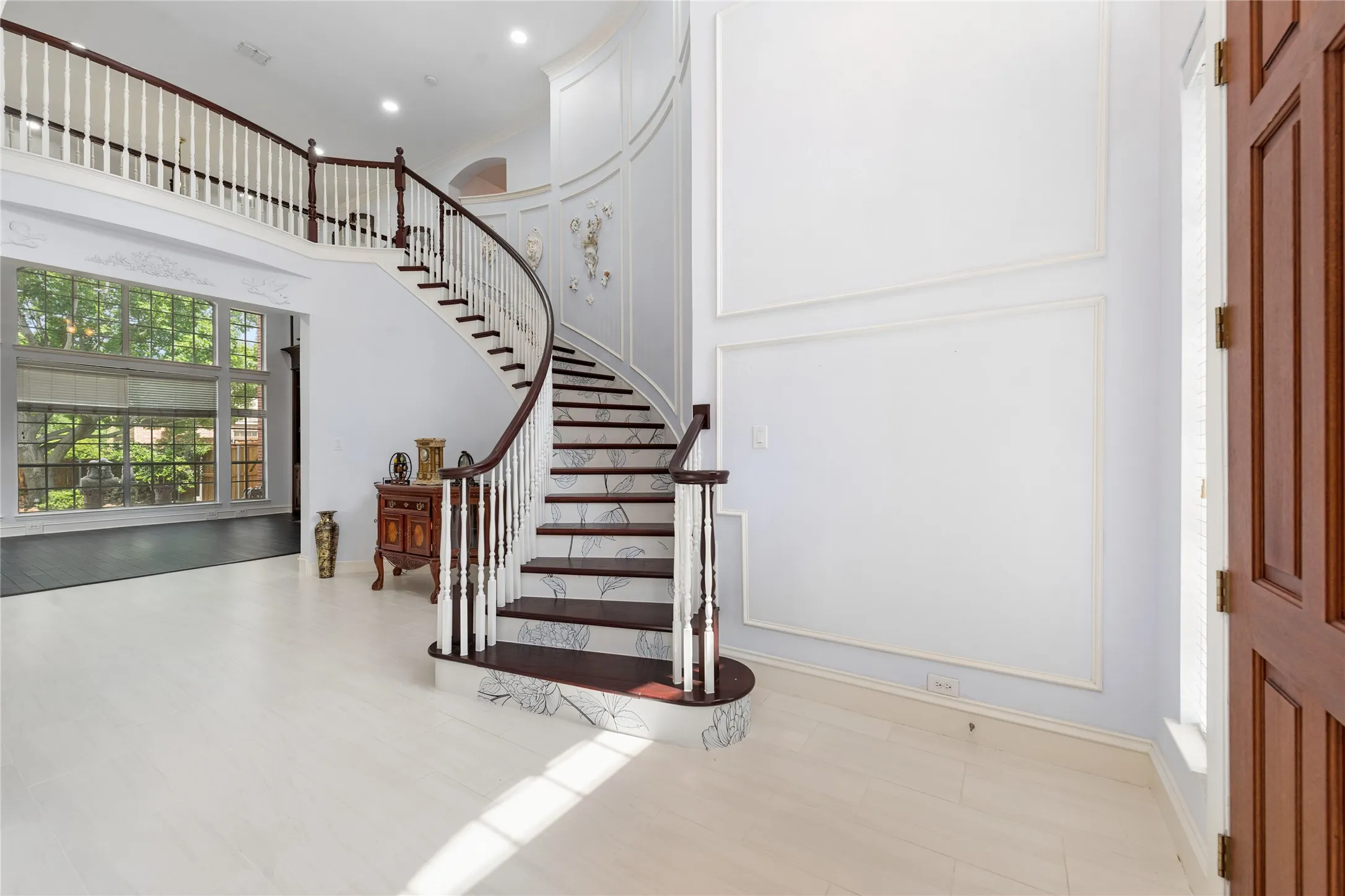 Single Family Residence For Sale in Denton County , 8680 Shady Shore Drive, Frisco, Texas 75036, 4 Bedrooms, 4 Bathrooms, 3 Garage spaces, 4,586 Sqft, built in 2000, Price $979,000, mls#21285942, Real Estate Agent in Frisco, Homes For Sale in Denton county, Homes For Sale in Frisco, Realtor in Frisco Texas, Real Estate Brokerage Independent Realty Texas, Luminita Cordes Realtor