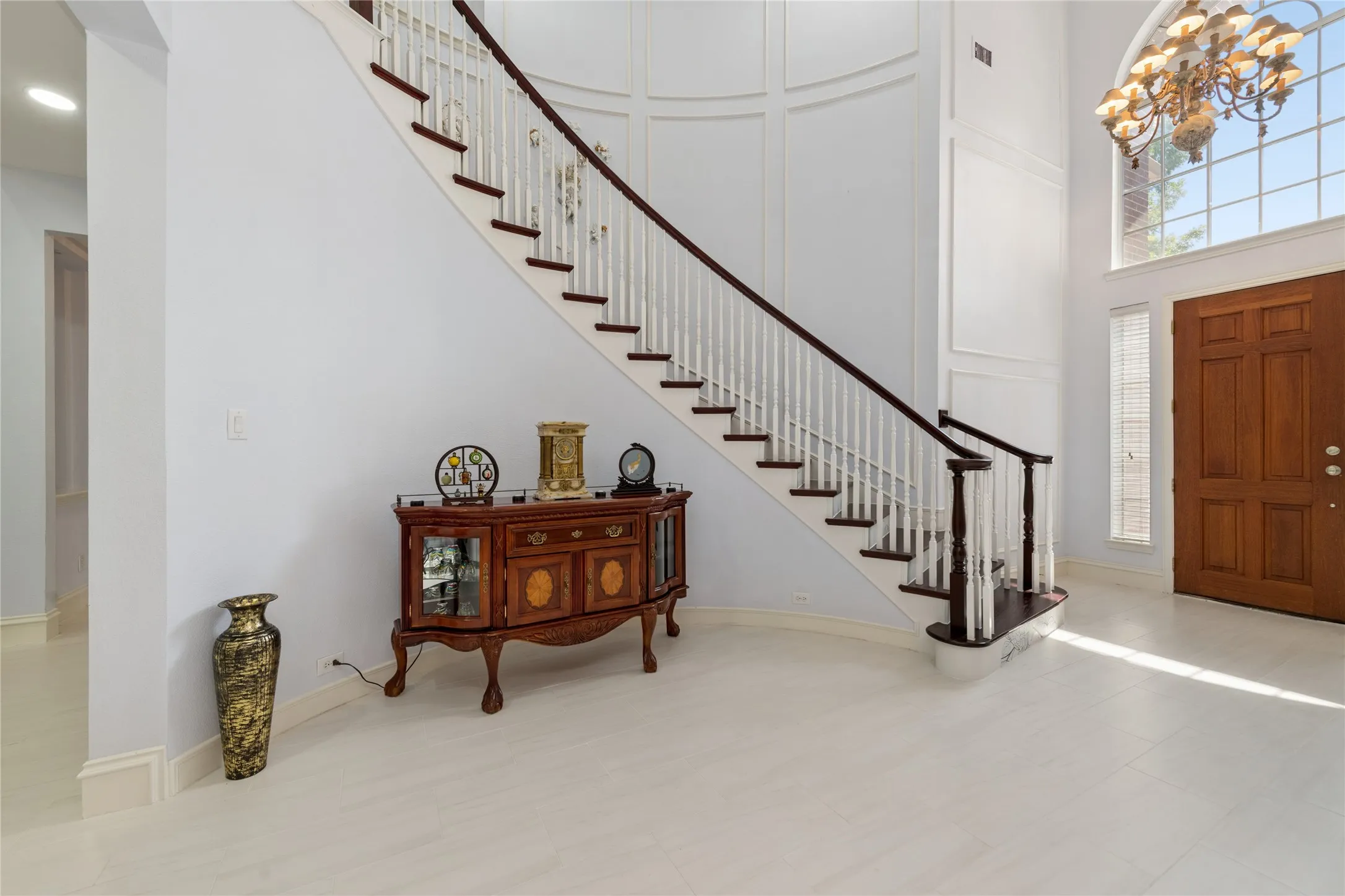 Single Family Residence For Sale in Denton County , 8680 Shady Shore Drive, Frisco, Texas 75036, 4 Bedrooms, 4 Bathrooms, 3 Garage spaces, 4,586 Sqft, built in 2000, Price $979,000, mls#21285942, Real Estate Agent in Frisco, Homes For Sale in Denton county, Homes For Sale in Frisco, Realtor in Frisco Texas, Real Estate Brokerage Independent Realty Texas, Luminita Cordes Realtor