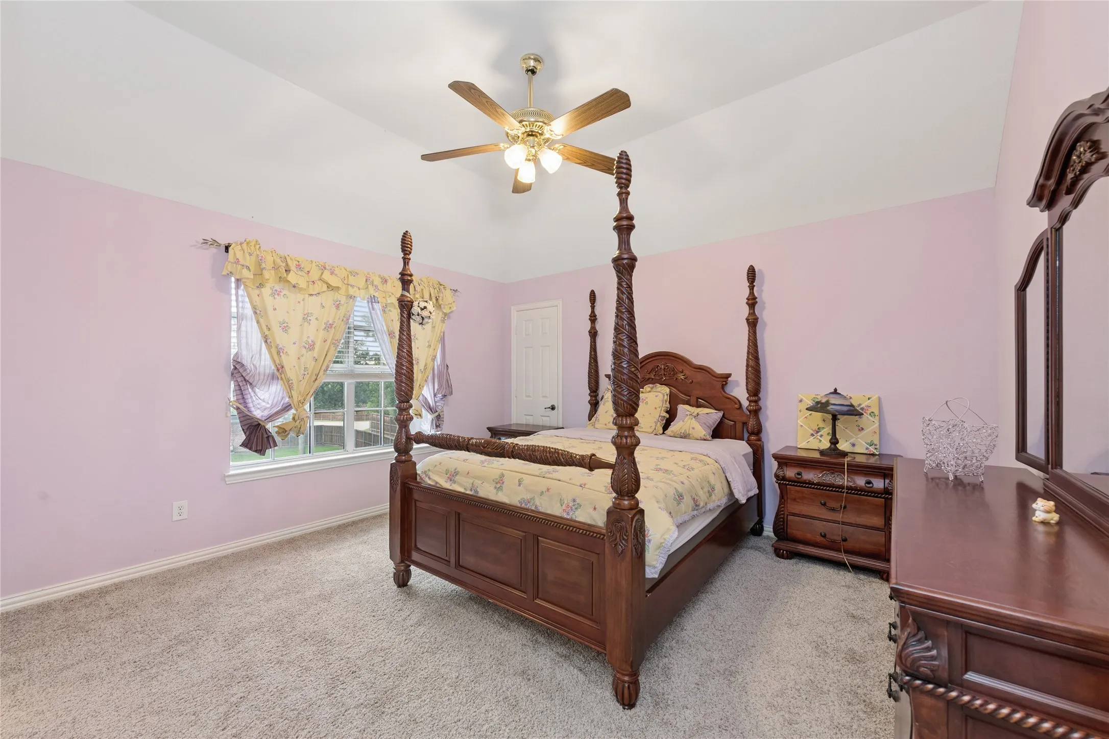 Single Family Residence For Sale in Denton County , 8680 Shady Shore Drive, Frisco, Texas 75036, 4 Bedrooms, 4 Bathrooms, 3 Garage spaces, 4,586 Sqft, built in 2000, Price $979,000, mls#21285942, Real Estate Agent in Frisco, Homes For Sale in Denton county, Homes For Sale in Frisco, Realtor in Frisco Texas, Real Estate Brokerage Independent Realty Texas, Luminita Cordes Realtor