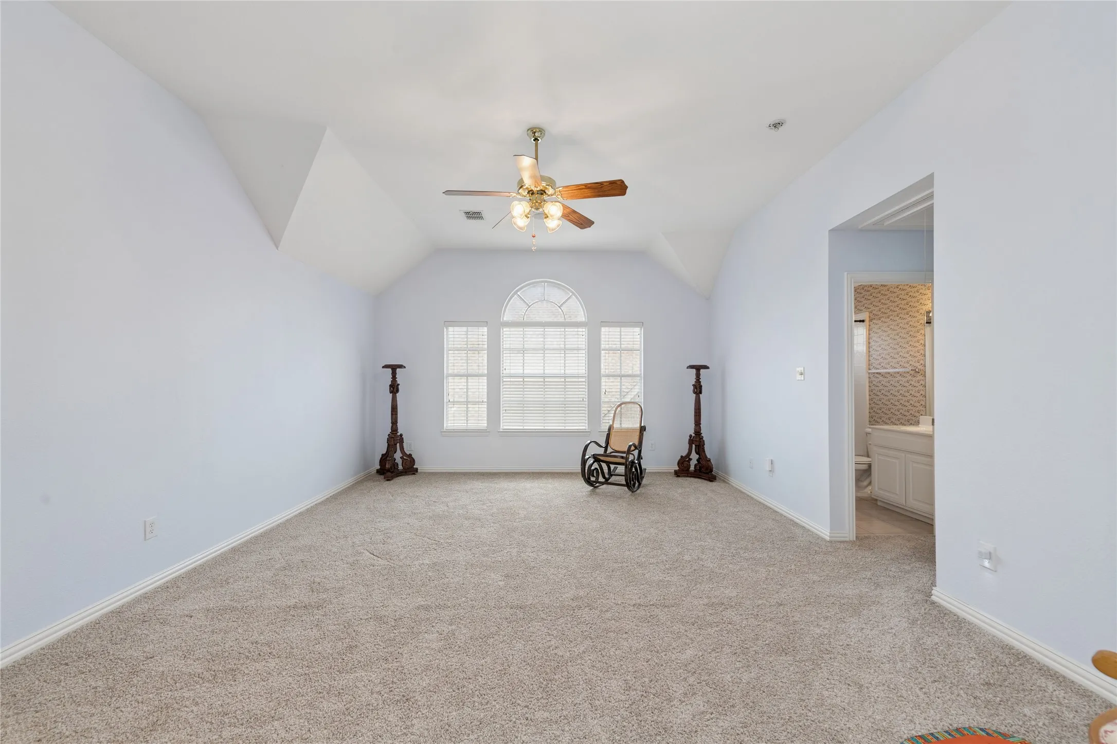 Single Family Residence For Sale in Denton County , 8680 Shady Shore Drive, Frisco, Texas 75036, 4 Bedrooms, 4 Bathrooms, 3 Garage spaces, 4,586 Sqft, built in 2000, Price $979,000, mls#21285942, Real Estate Agent in Frisco, Homes For Sale in Denton county, Homes For Sale in Frisco, Realtor in Frisco Texas, Real Estate Brokerage Independent Realty Texas, Luminita Cordes Realtor