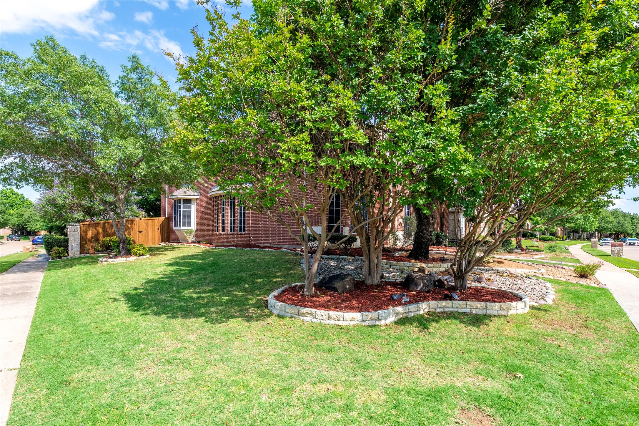 Single Family Residence For Sale in Denton County , 8680 Shady Shore Drive, Frisco, Texas 75036, 4 Bedrooms, 4 Bathrooms, 3 Garage spaces, 4,586 Sqft, built in 2000, Price $979,000, mls#21285942, Real Estate Agent in Frisco, Homes For Sale in Denton county, Homes For Sale in Frisco, Realtor in Frisco Texas, Real Estate Brokerage Independent Realty Texas, Luminita Cordes Realtor