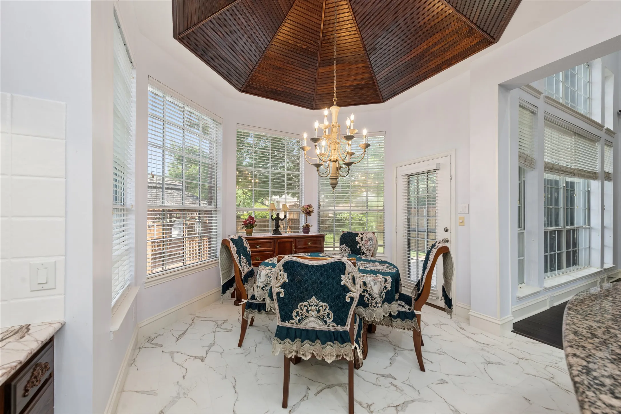 Single Family Residence For Sale in Denton County , 8680 Shady Shore Drive, Frisco, Texas 75036, 4 Bedrooms, 4 Bathrooms, 3 Garage spaces, 4,586 Sqft, built in 2000, Price $979,000, mls#21285942, Real Estate Agent in Frisco, Homes For Sale in Denton county, Homes For Sale in Frisco, Realtor in Frisco Texas, Real Estate Brokerage Independent Realty Texas, Luminita Cordes Realtor