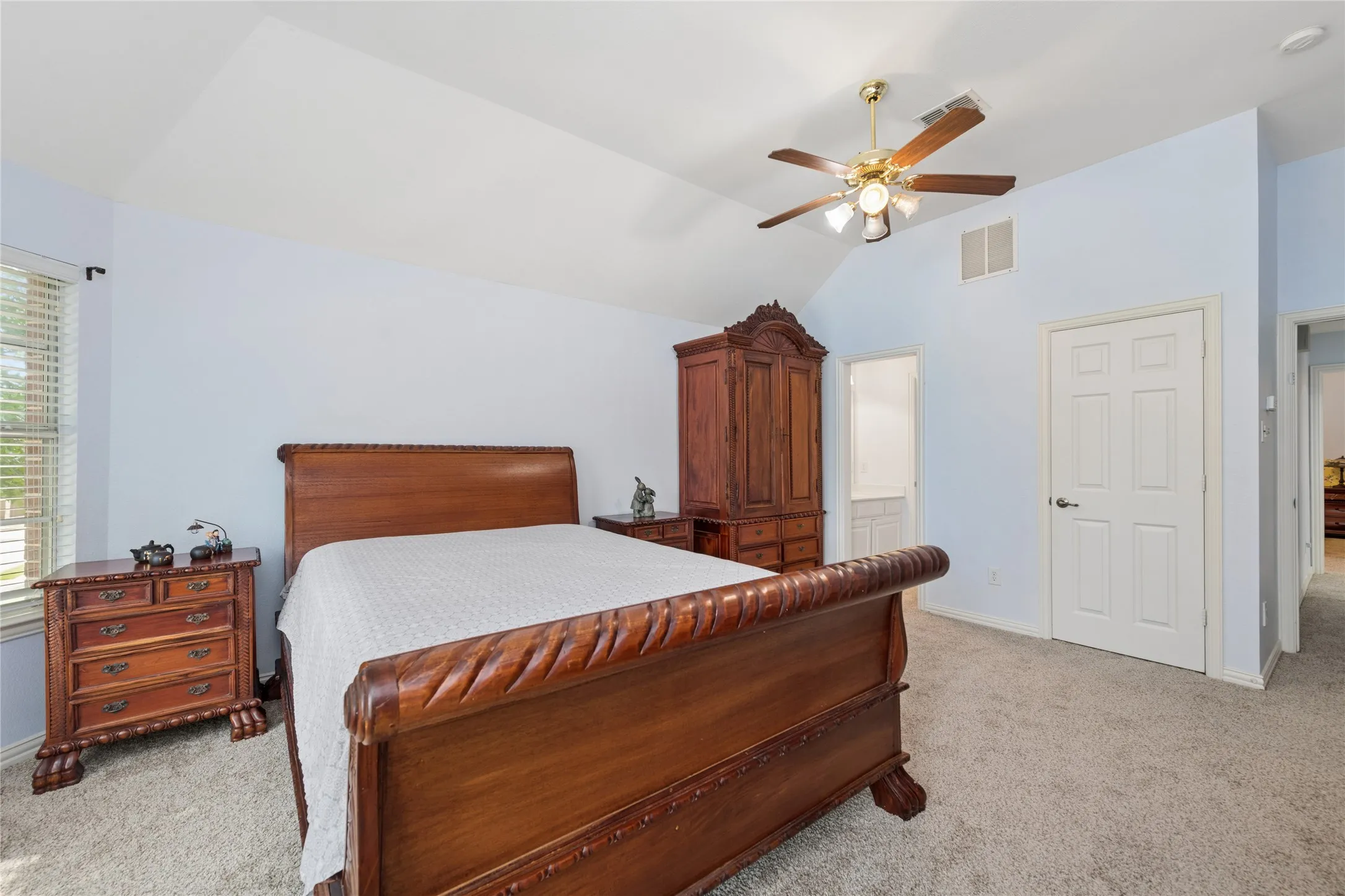 Single Family Residence For Sale in Denton County , 8680 Shady Shore Drive, Frisco, Texas 75036, 4 Bedrooms, 4 Bathrooms, 3 Garage spaces, 4,586 Sqft, built in 2000, Price $979,000, mls#21285942, Real Estate Agent in Frisco, Homes For Sale in Denton county, Homes For Sale in Frisco, Realtor in Frisco Texas, Real Estate Brokerage Independent Realty Texas, Luminita Cordes Realtor