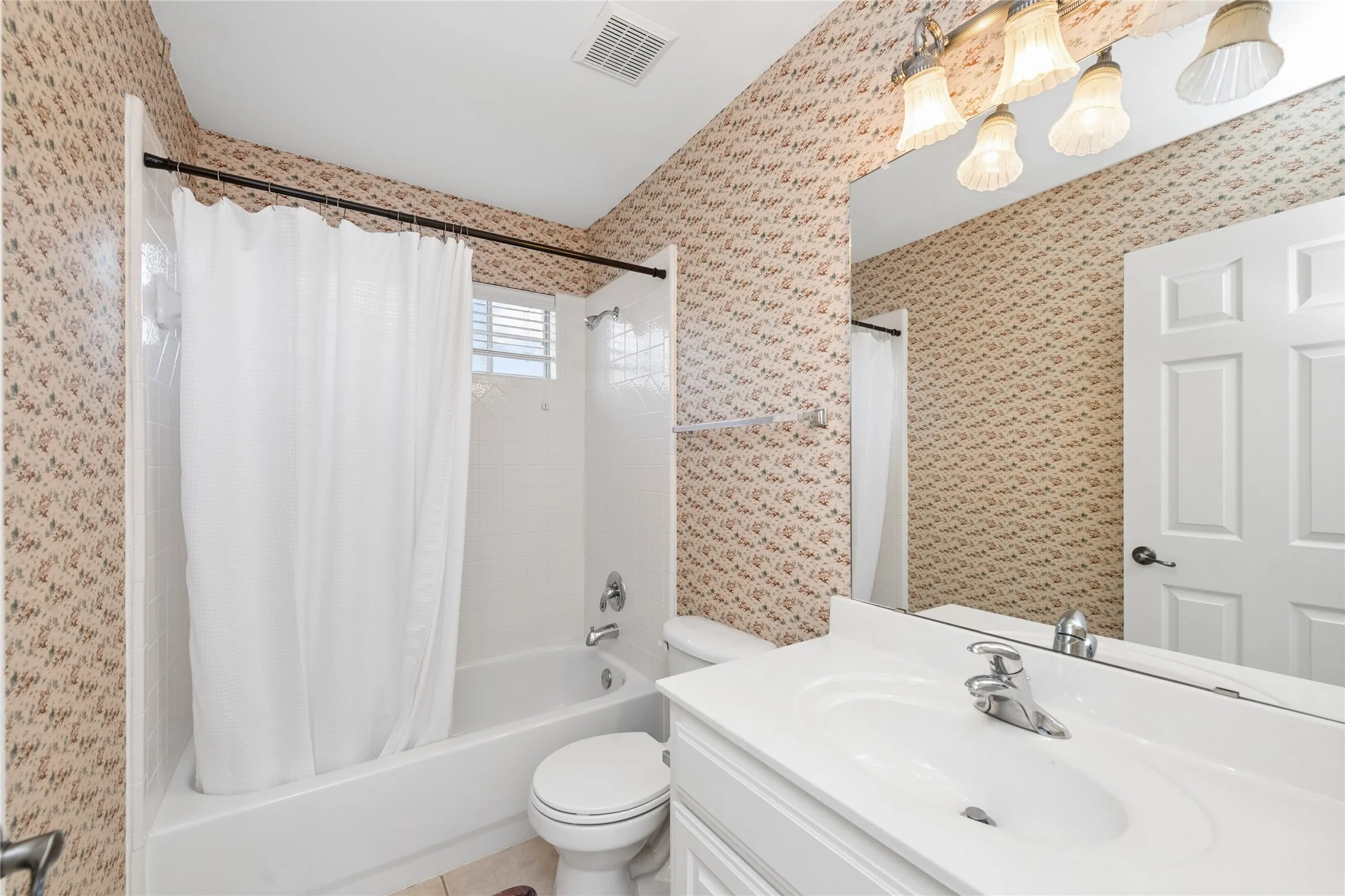 Single Family Residence For Sale in Denton County , 8680 Shady Shore Drive, Frisco, Texas 75036, 4 Bedrooms, 4 Bathrooms, 3 Garage spaces, 4,586 Sqft, built in 2000, Price $979,000, mls#21285942, Real Estate Agent in Frisco, Homes For Sale in Denton county, Homes For Sale in Frisco, Realtor in Frisco Texas, Real Estate Brokerage Independent Realty Texas, Luminita Cordes Realtor