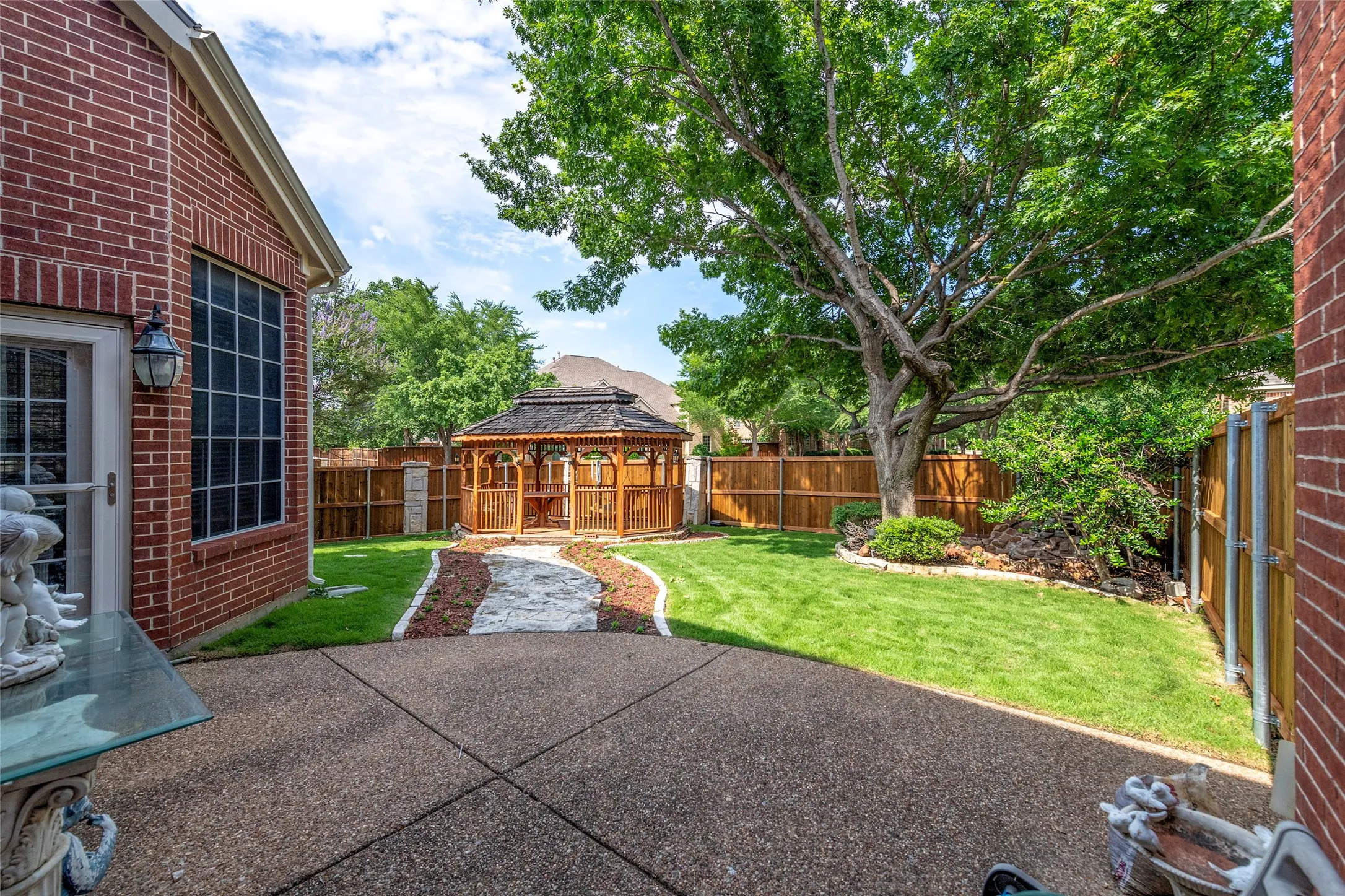 Single Family Residence For Sale in Denton County , 8680 Shady Shore Drive, Frisco, Texas 75036, 4 Bedrooms, 4 Bathrooms, 3 Garage spaces, 4,586 Sqft, built in 2000, Price $979,000, mls#21285942, Real Estate Agent in Frisco, Homes For Sale in Denton county, Homes For Sale in Frisco, Realtor in Frisco Texas, Real Estate Brokerage Independent Realty Texas, Luminita Cordes Realtor
