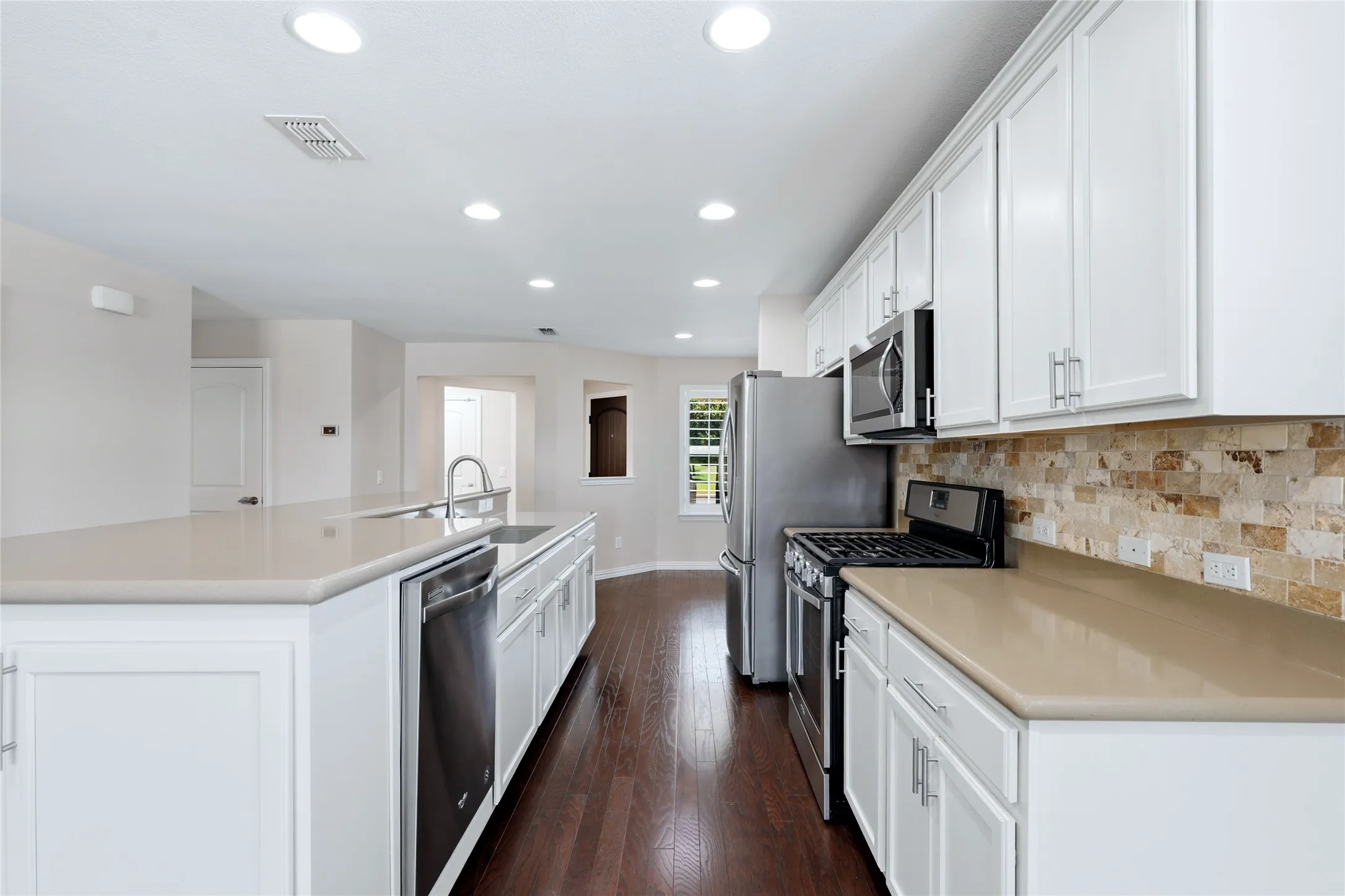 Single Family Residence For Sale in Denton County , 1898 Beachside Drive, Frisco, Texas 75036, 2 Bedroom, 2 Bathroom, 2 Garage spaces, 1,582 Sqft, built in 2016, mls#21258549, Real Estate Agent in Frisco, Homes For Sale in Denton county, Homes For Sale in Frisco, Realtor in Frisco Texas, Real Estate Brokerage Independent Realty Texas, Luminita Cordes Realtor