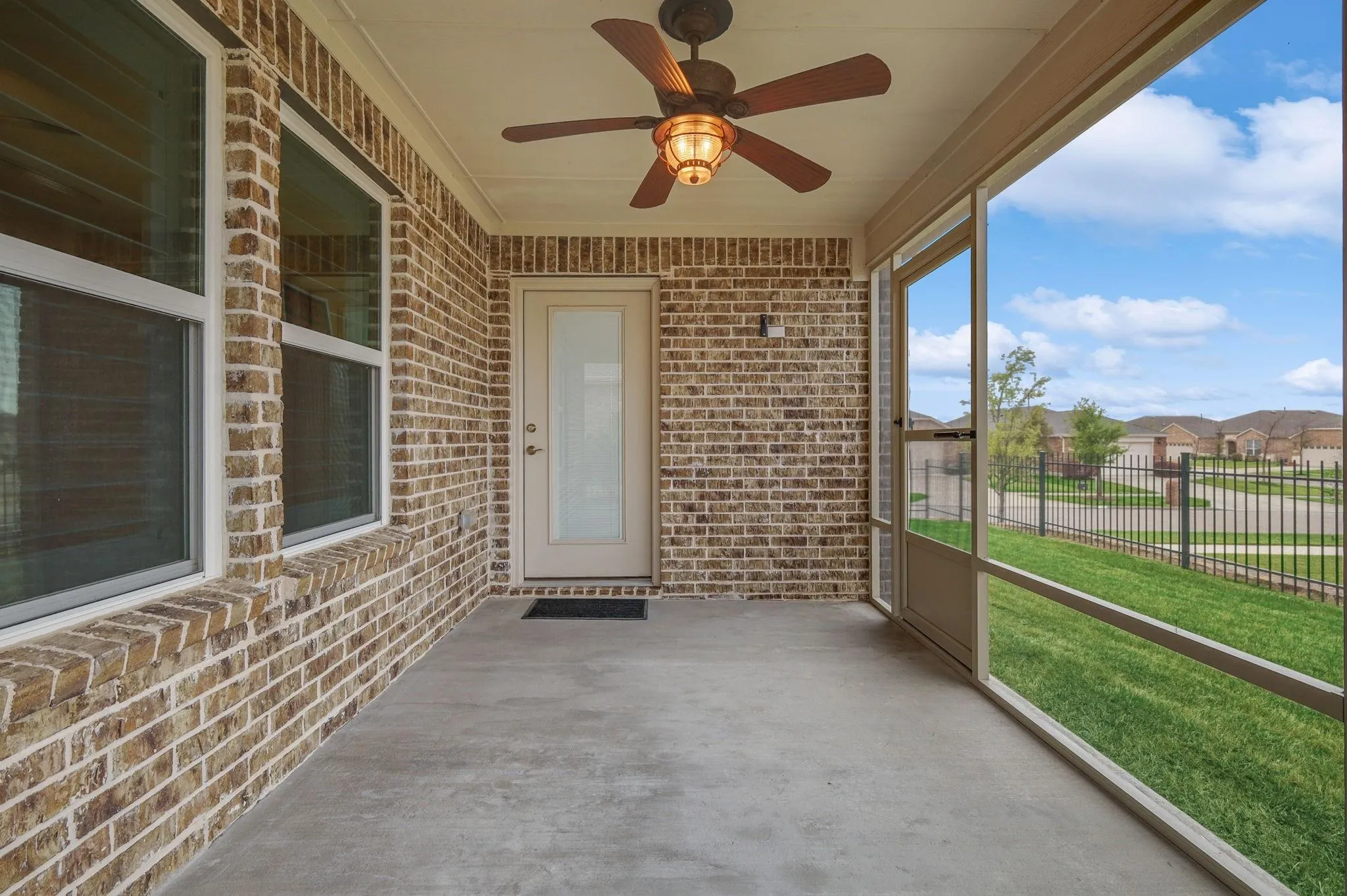 Single Family Residence For Sale in Denton County , 1898 Beachside Drive, Frisco, Texas 75036, 2 Bedroom, 2 Bathroom, 2 Garage spaces, 1,582 Sqft, built in 2016, mls#21258549, Real Estate Agent in Frisco, Homes For Sale in Denton county, Homes For Sale in Frisco, Realtor in Frisco Texas, Real Estate Brokerage Independent Realty Texas, Luminita Cordes Realtor