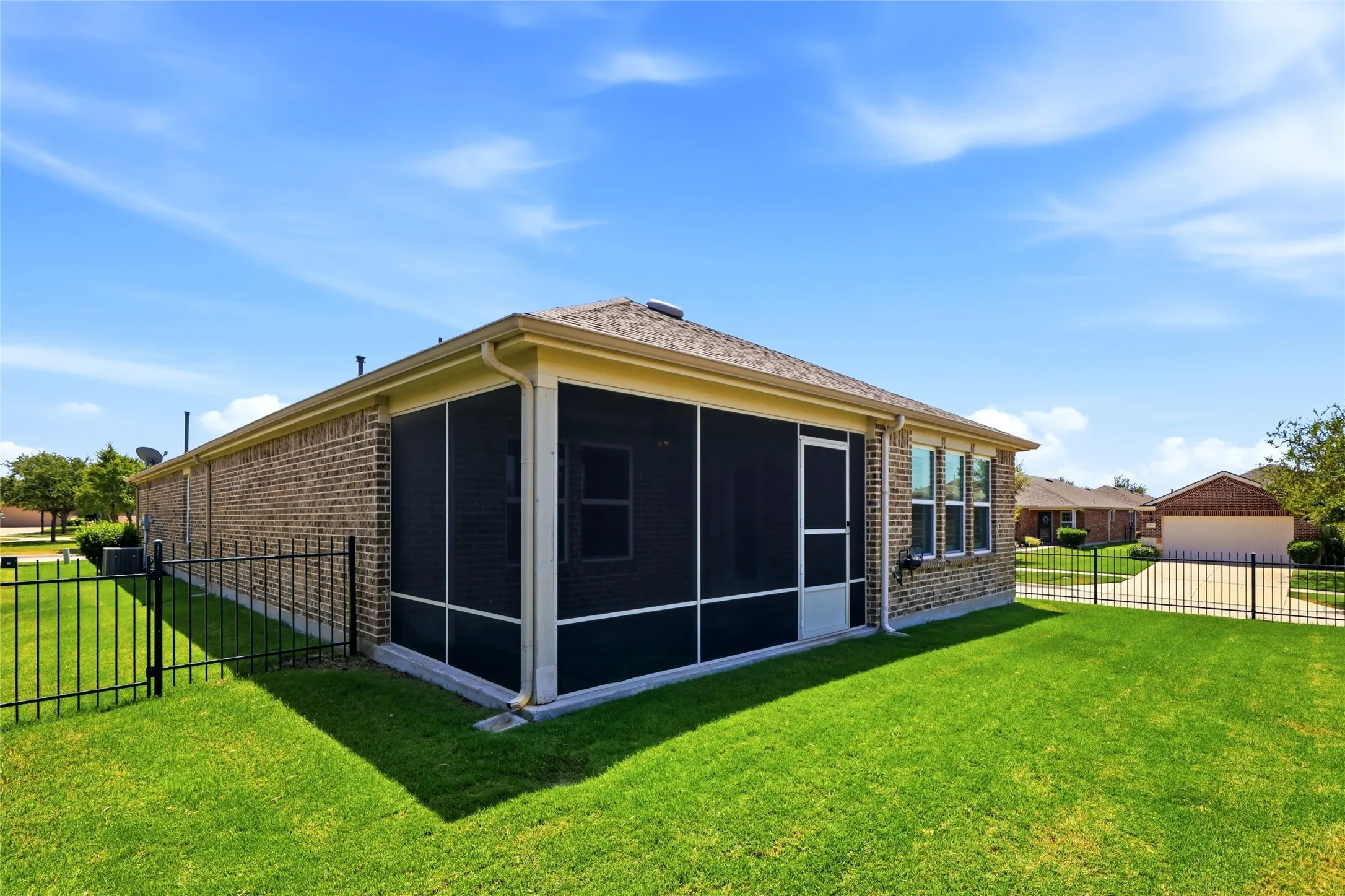 Single Family Residence For Sale in Denton County , 1898 Beachside Drive, Frisco, Texas 75036, 2 Bedroom, 2 Bathroom, 2 Garage spaces, 1,582 Sqft, built in 2016, mls#21258549, Real Estate Agent in Frisco, Homes For Sale in Denton county, Homes For Sale in Frisco, Realtor in Frisco Texas, Real Estate Brokerage Independent Realty Texas, Luminita Cordes Realtor