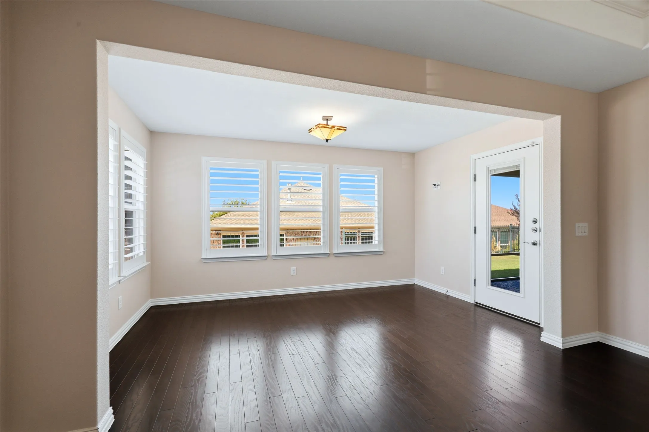 Single Family Residence For Sale in Denton County , 1898 Beachside Drive, Frisco, Texas 75036, 2 Bedroom, 2 Bathroom, 2 Garage spaces, 1,582 Sqft, built in 2016, mls#21258549, Real Estate Agent in Frisco, Homes For Sale in Denton county, Homes For Sale in Frisco, Realtor in Frisco Texas, Real Estate Brokerage Independent Realty Texas, Luminita Cordes Realtor