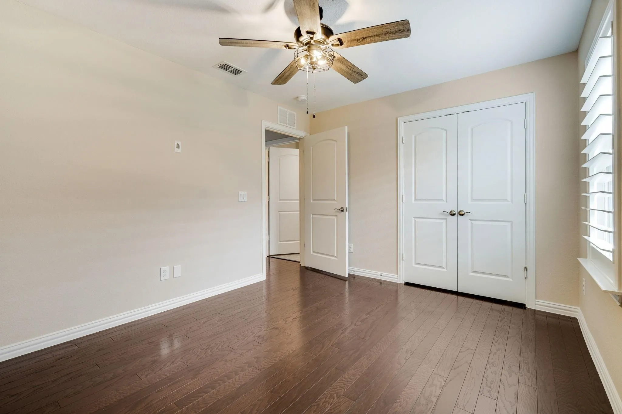 Single Family Residence For Sale in Denton County , 1898 Beachside Drive, Frisco, Texas 75036, 2 Bedroom, 2 Bathroom, 2 Garage spaces, 1,582 Sqft, built in 2016, mls#21258549, Real Estate Agent in Frisco, Homes For Sale in Denton county, Homes For Sale in Frisco, Realtor in Frisco Texas, Real Estate Brokerage Independent Realty Texas, Luminita Cordes Realtor