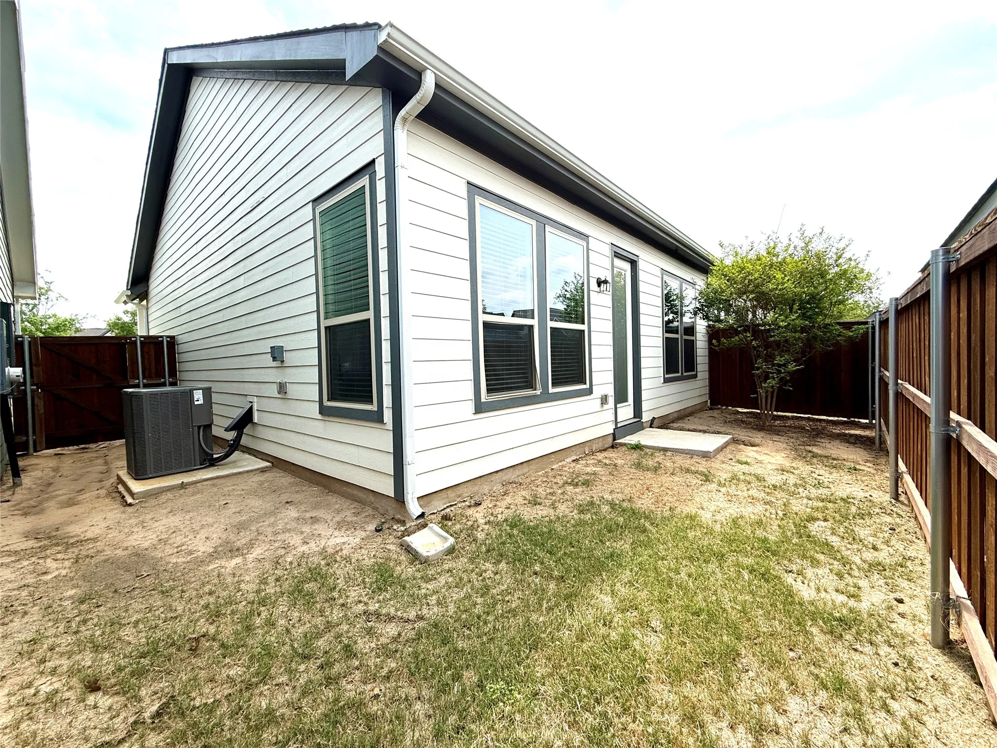 Single Family Residence For Rent in Tarrant County , 2501 Ascension Boulevard 404, Arlington, Texas 76006, 2 Bedrooms, 2 Bathrooms, Garage spaces, 960 Sqft, built in 2023, Price $2,209, mls#21286827, Real Estate Agent in Arlington, Homes For Rent in Tarrant county, Homes For Rent in Arlington, Realtor in Arlington Texas, Real Estate Brokerage Independent Realty Texas, Luminita Cordes Realtor