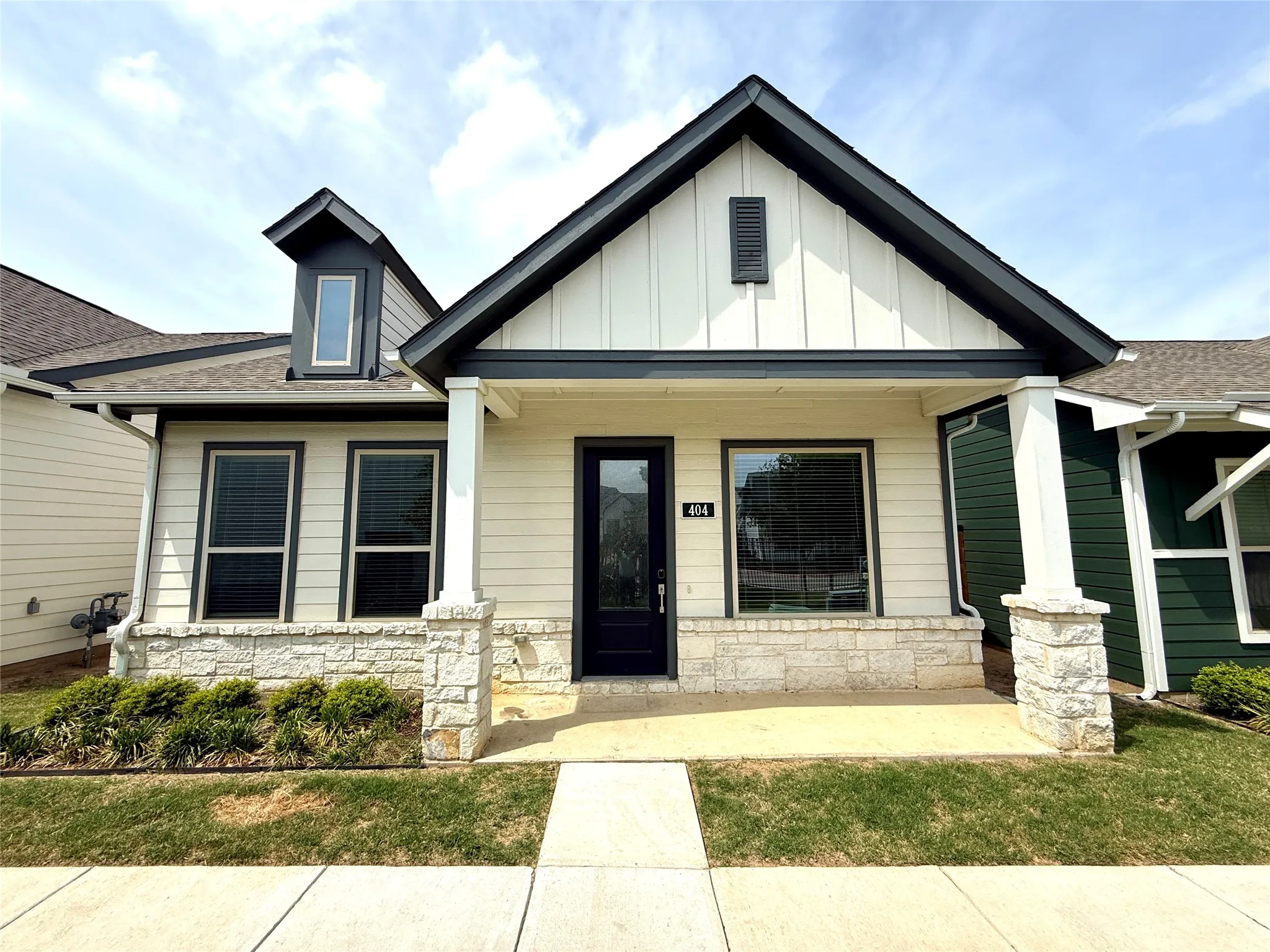 Single Family Residence For Rent in Tarrant County , 2501 Ascension Boulevard 404, Arlington, Texas 76006, 2 Bedrooms, 2 Bathrooms, Garage spaces, 960 Sqft, built in 2023, Price $2,209, mls#21286827, Real Estate Agent in Arlington, Homes For Rent in Tarrant county, Homes For Rent in Arlington, Realtor in Arlington Texas, Real Estate Brokerage Independent Realty Texas, Luminita Cordes Realtor