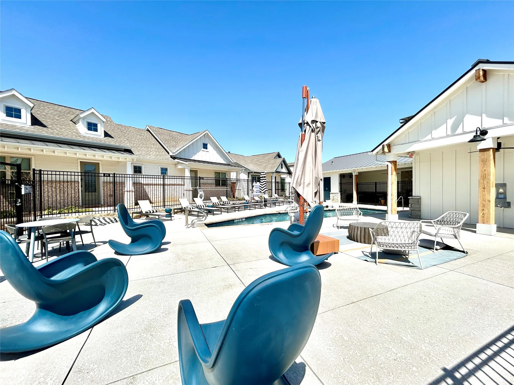 Single Family Residence For Rent in Tarrant County , 2501 Ascension Boulevard 404, Arlington, Texas 76006, 2 Bedrooms, 2 Bathrooms, Garage spaces, 960 Sqft, built in 2023, Price $2,209, mls#21286827, Real Estate Agent in Arlington, Homes For Rent in Tarrant county, Homes For Rent in Arlington, Realtor in Arlington Texas, Real Estate Brokerage Independent Realty Texas, Luminita Cordes Realtor