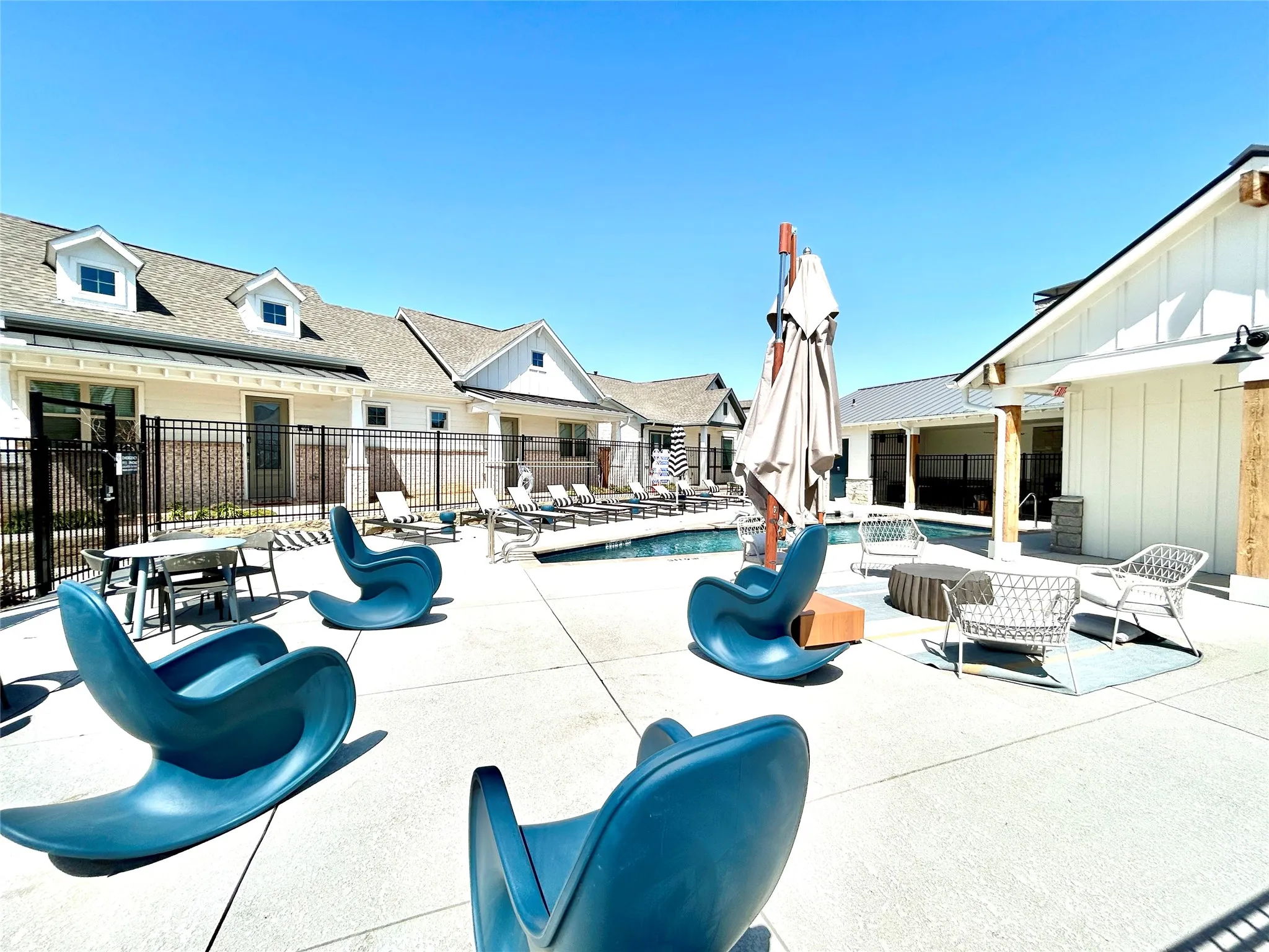 Single Family Residence For Rent in Tarrant County , 2501 Ascension Boulevard 621, Arlington, Texas 76006, 1 Bedroom, 1 Bathroom, Garage spaces, 645 Sqft, built in 2023, Price $1,599, mls#21286830, Real Estate Agent in Arlington, Homes For Rent in Tarrant county, Homes For Rent in Arlington, Realtor in Arlington Texas, Real Estate Brokerage Independent Realty Texas, Luminita Cordes Realtor