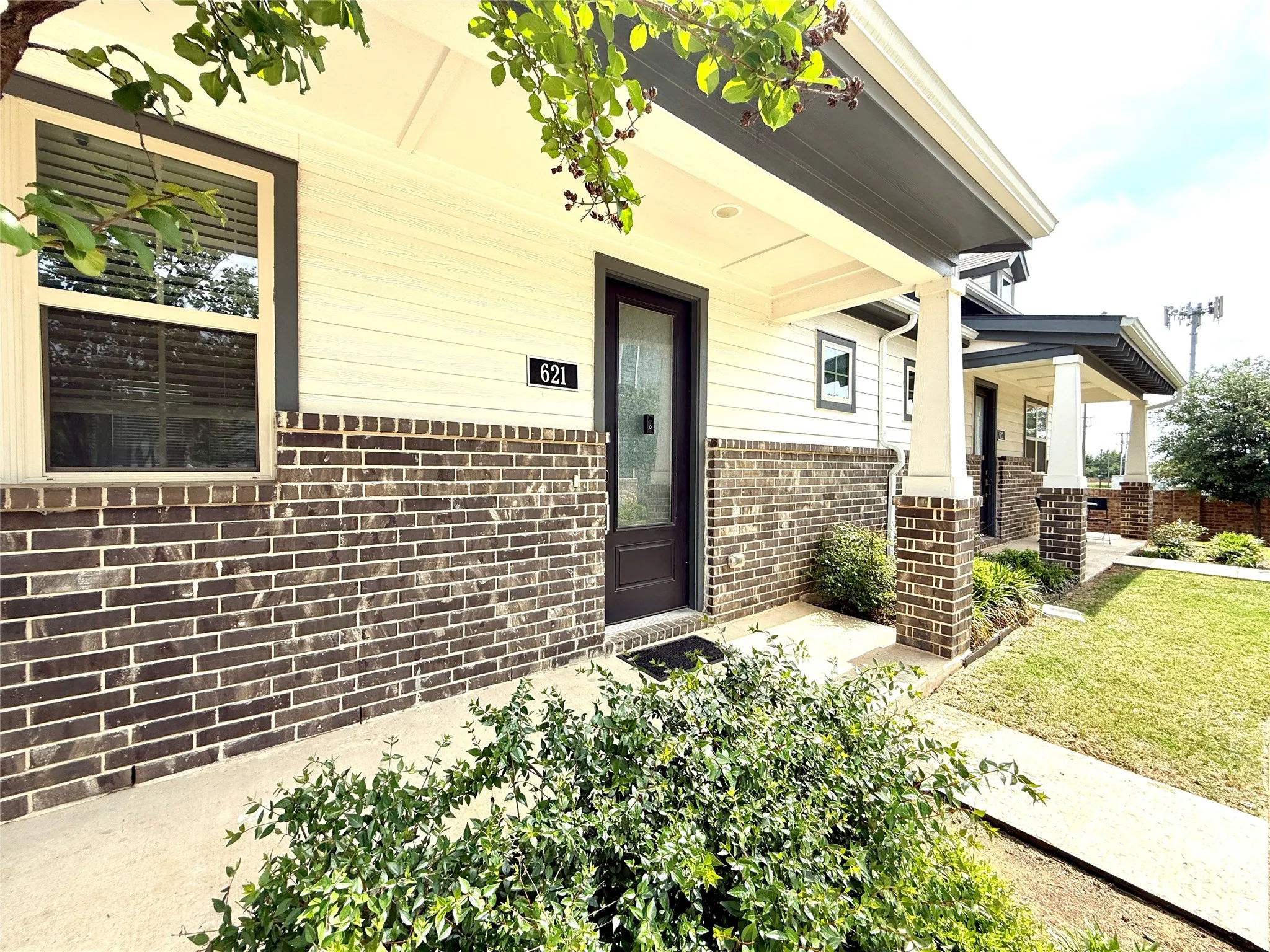 Single Family Residence For Rent in Tarrant County , 2501 Ascension Boulevard 621, Arlington, Texas 76006, 1 Bedroom, 1 Bathroom, Garage spaces, 645 Sqft, built in 2023, Price $1,599, mls#21286830, Real Estate Agent in Arlington, Homes For Rent in Tarrant county, Homes For Rent in Arlington, Realtor in Arlington Texas, Real Estate Brokerage Independent Realty Texas, Luminita Cordes Realtor