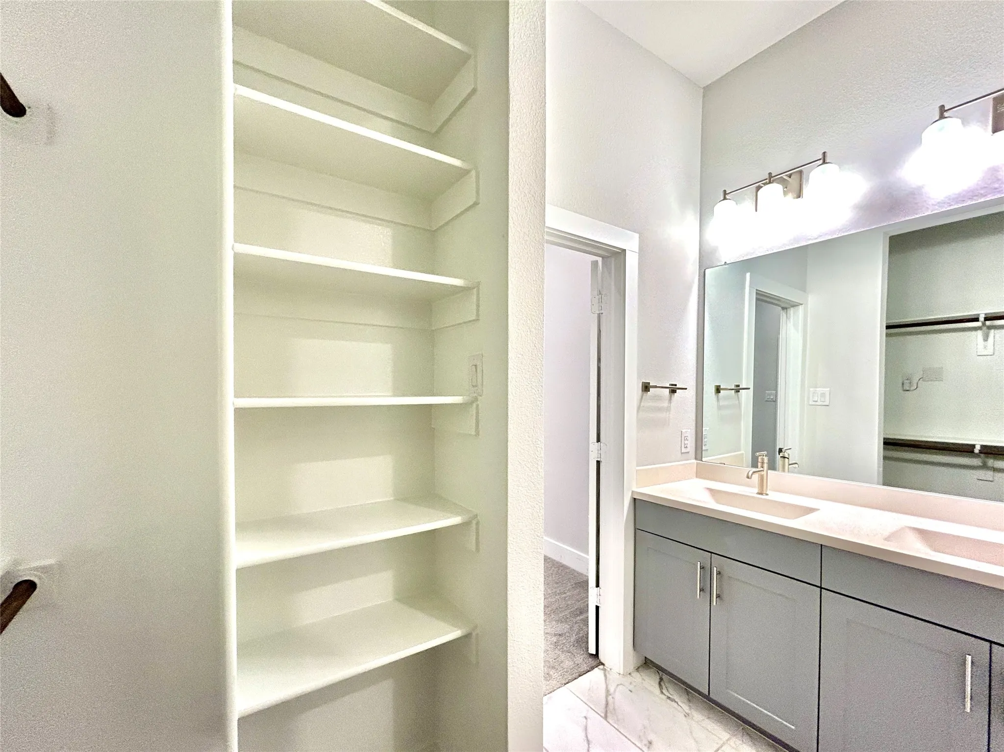 Single Family Residence For Rent in Tarrant County , 2501 Ascension Boulevard 621, Arlington, Texas 76006, 1 Bedroom, 1 Bathroom, Garage spaces, 645 Sqft, built in 2023, Price $1,599, mls#21286830, Real Estate Agent in Arlington, Homes For Rent in Tarrant county, Homes For Rent in Arlington, Realtor in Arlington Texas, Real Estate Brokerage Independent Realty Texas, Luminita Cordes Realtor