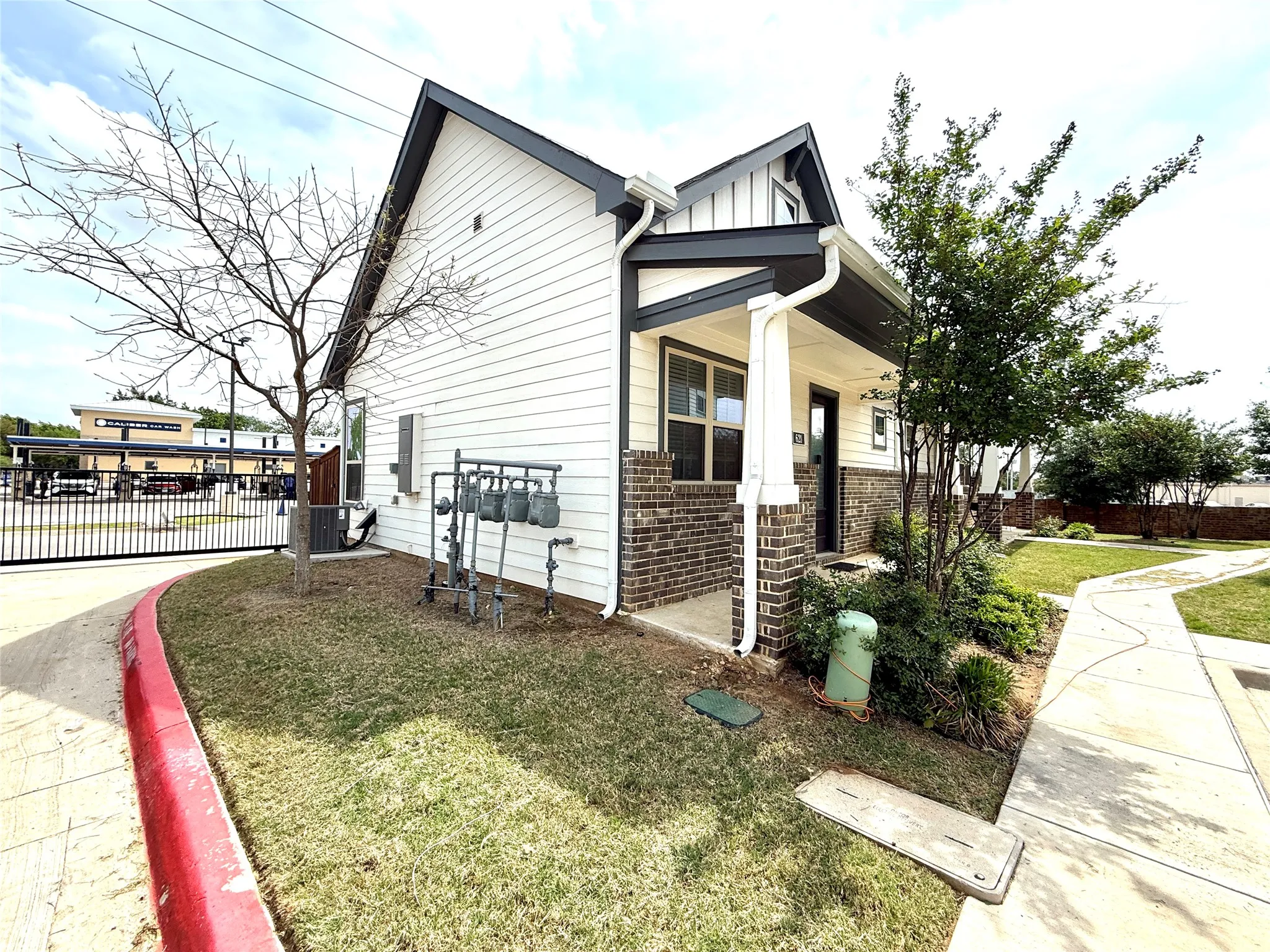 Single Family Residence For Rent in Tarrant County , 2501 Ascension Boulevard 621, Arlington, Texas 76006, 1 Bedroom, 1 Bathroom, Garage spaces, 645 Sqft, built in 2023, Price $1,599, mls#21286830, Real Estate Agent in Arlington, Homes For Rent in Tarrant county, Homes For Rent in Arlington, Realtor in Arlington Texas, Real Estate Brokerage Independent Realty Texas, Luminita Cordes Realtor