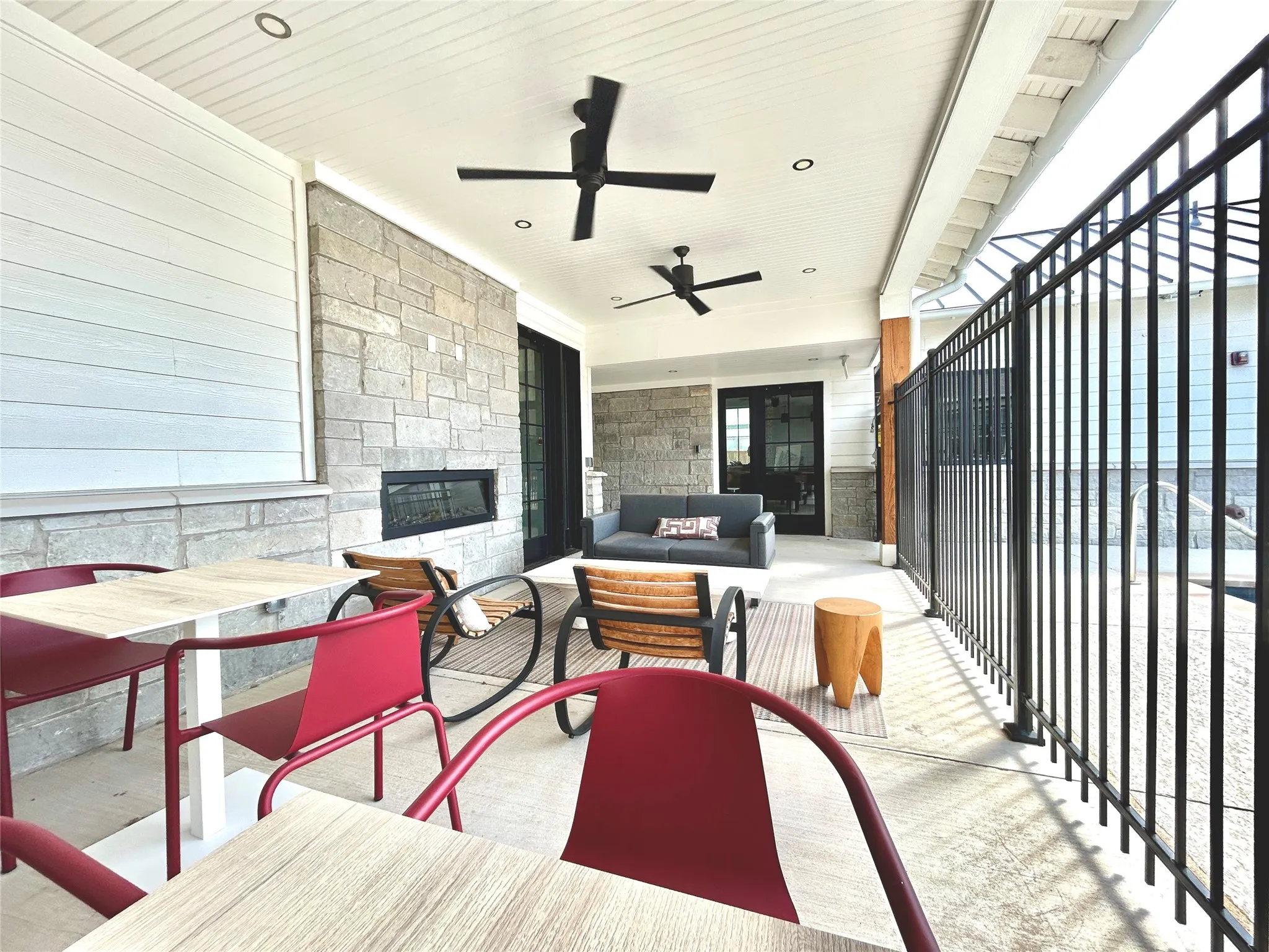 Single Family Residence For Rent in Tarrant County , 1830 NE Green Oaks Boulevard 102, Arlington, Texas 76006, 3 Bedrooms, 3 Bathrooms, Garage spaces, 1,275 Sqft, built in 2023, Price $2,299, mls#21286831, Real Estate Agent in Arlington, Homes For Rent in Tarrant county, Homes For Rent in Arlington, Realtor in Arlington Texas, Real Estate Brokerage Independent Realty Texas, Luminita Cordes Realtor