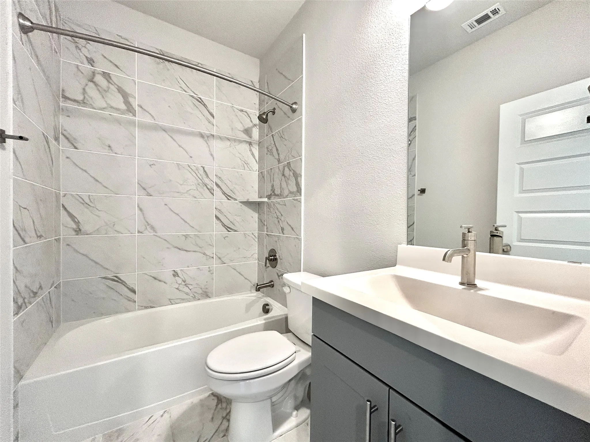 Single Family Residence For Rent in Tarrant County , 1830 NE Green Oaks Boulevard 102, Arlington, Texas 76006, 3 Bedrooms, 3 Bathrooms, Garage spaces, 1,275 Sqft, built in 2023, Price $2,299, mls#21286831, Real Estate Agent in Arlington, Homes For Rent in Tarrant county, Homes For Rent in Arlington, Realtor in Arlington Texas, Real Estate Brokerage Independent Realty Texas, Luminita Cordes Realtor