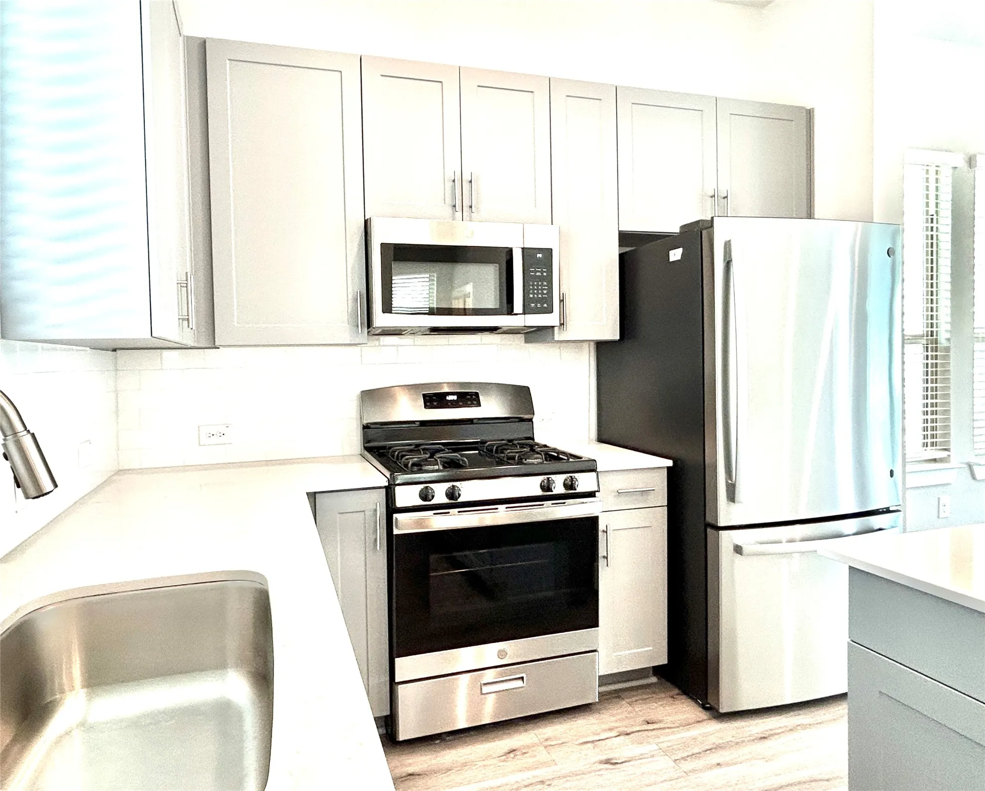 Single Family Residence For Rent in Tarrant County , 1830 NE Green Oaks Boulevard 102, Arlington, Texas 76006, 3 Bedrooms, 3 Bathrooms, Garage spaces, 1,275 Sqft, built in 2023, Price $2,299, mls#21286831, Real Estate Agent in Arlington, Homes For Rent in Tarrant county, Homes For Rent in Arlington, Realtor in Arlington Texas, Real Estate Brokerage Independent Realty Texas, Luminita Cordes Realtor