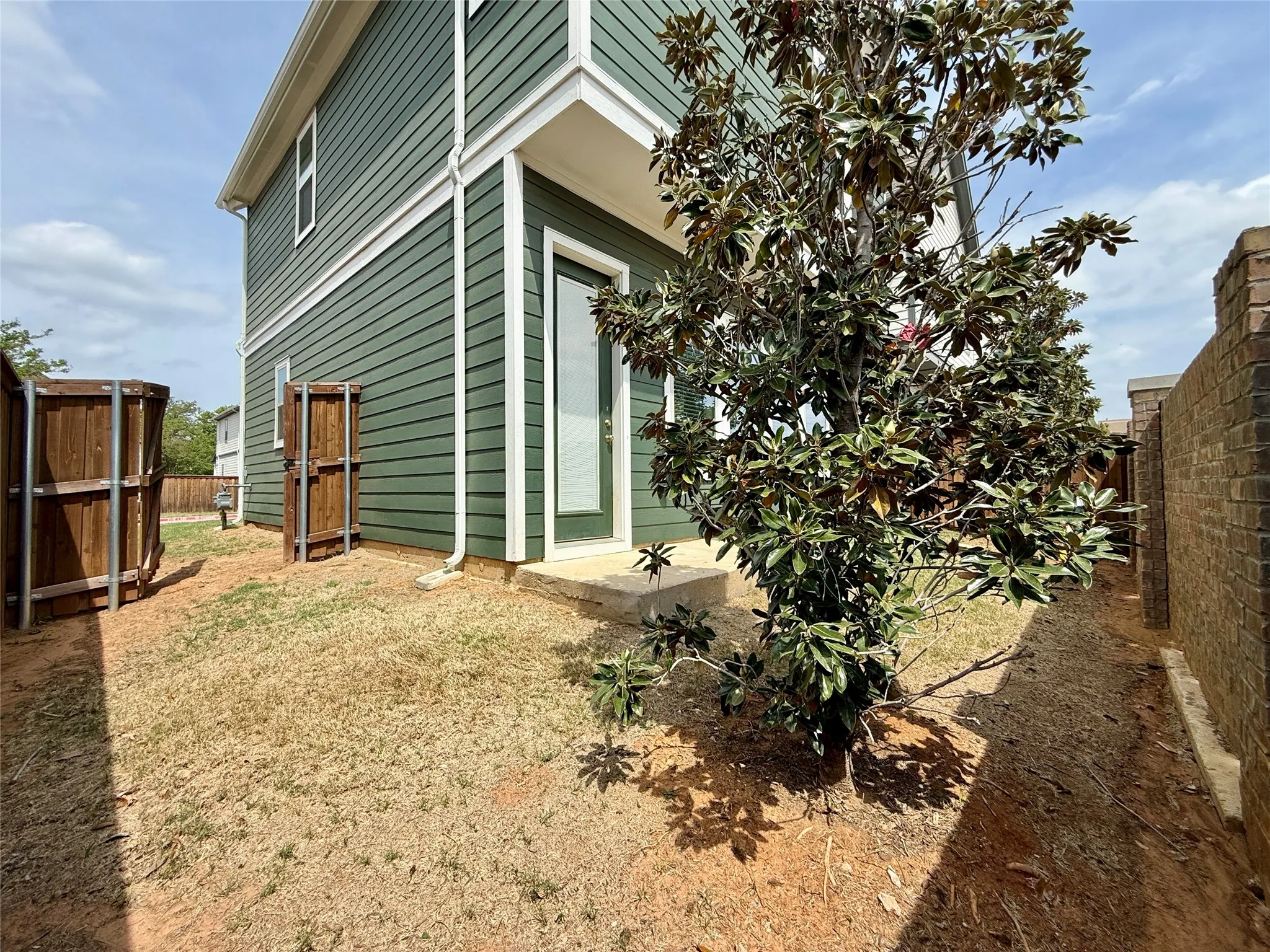 Single Family Residence For Rent in Tarrant County , 1830 NE Green Oaks Boulevard 102, Arlington, Texas 76006, 3 Bedrooms, 3 Bathrooms, Garage spaces, 1,275 Sqft, built in 2023, Price $2,299, mls#21286831, Real Estate Agent in Arlington, Homes For Rent in Tarrant county, Homes For Rent in Arlington, Realtor in Arlington Texas, Real Estate Brokerage Independent Realty Texas, Luminita Cordes Realtor