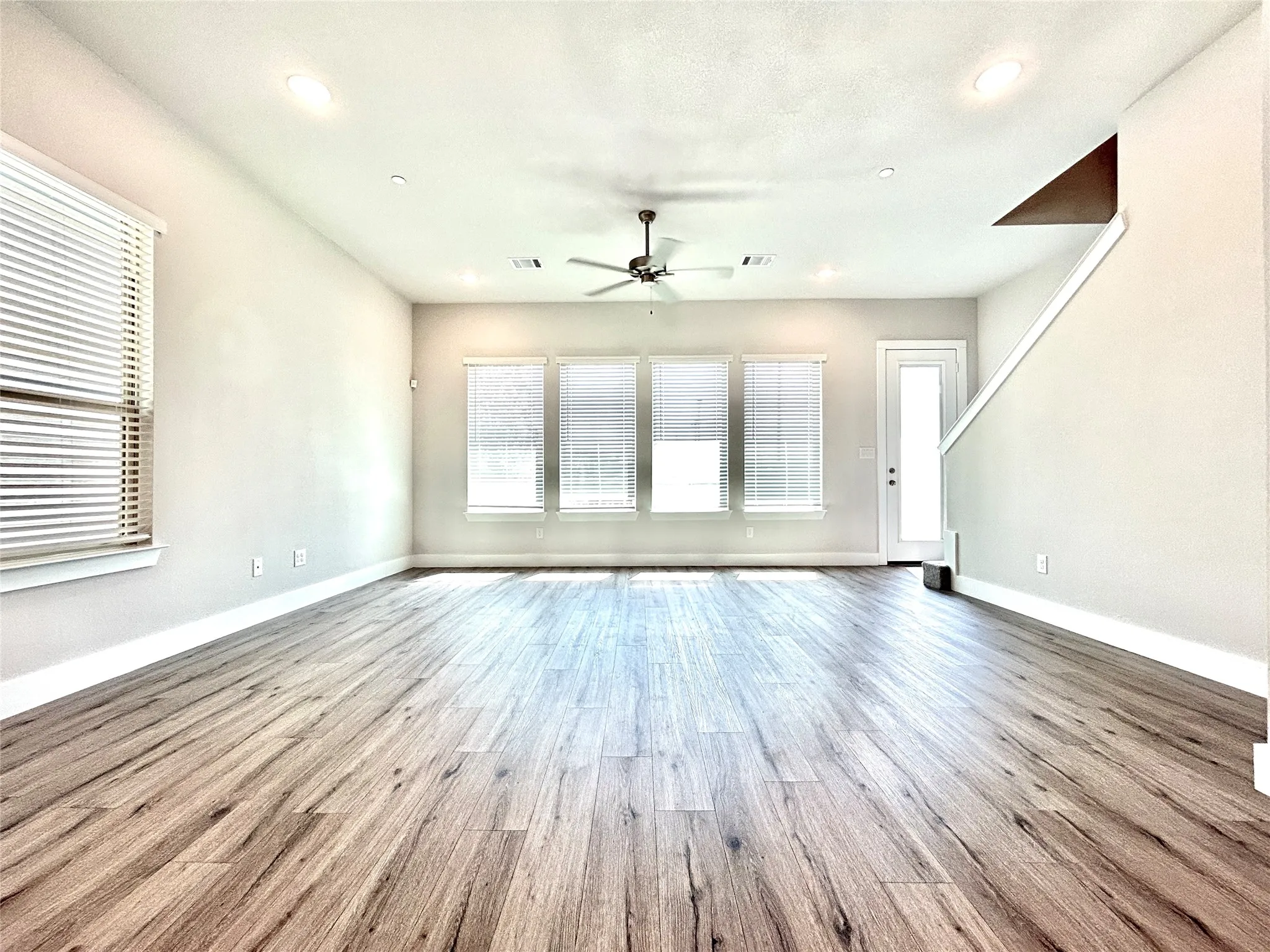 Single Family Residence For Rent in Tarrant County , 1830 NE Green Oaks Boulevard 102, Arlington, Texas 76006, 3 Bedrooms, 3 Bathrooms, Garage spaces, 1,275 Sqft, built in 2023, Price $2,299, mls#21286831, Real Estate Agent in Arlington, Homes For Rent in Tarrant county, Homes For Rent in Arlington, Realtor in Arlington Texas, Real Estate Brokerage Independent Realty Texas, Luminita Cordes Realtor