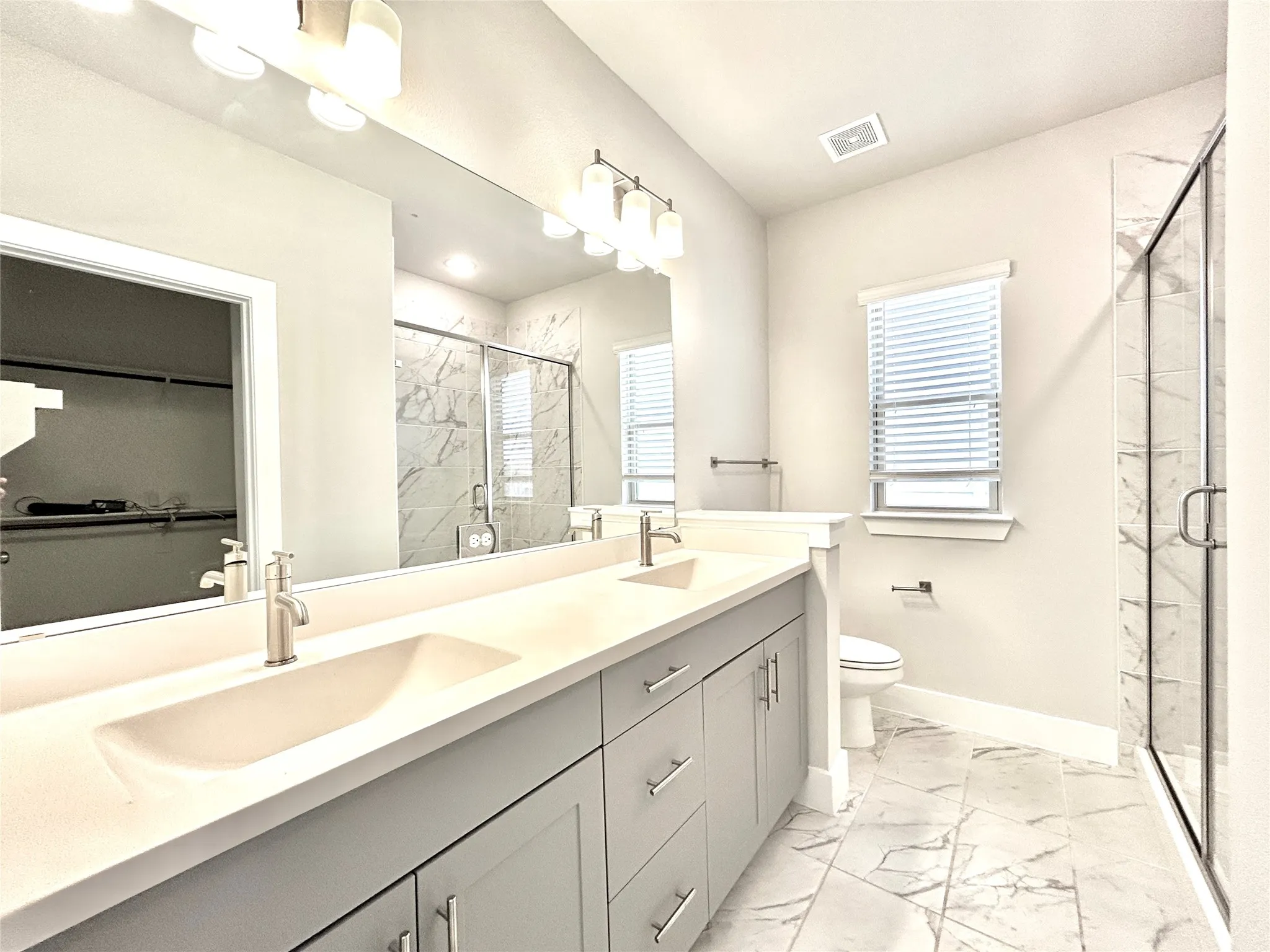 Single Family Residence For Rent in Tarrant County , 1830 NE Green Oaks Boulevard 102, Arlington, Texas 76006, 3 Bedrooms, 3 Bathrooms, Garage spaces, 1,275 Sqft, built in 2023, Price $2,299, mls#21286831, Real Estate Agent in Arlington, Homes For Rent in Tarrant county, Homes For Rent in Arlington, Realtor in Arlington Texas, Real Estate Brokerage Independent Realty Texas, Luminita Cordes Realtor